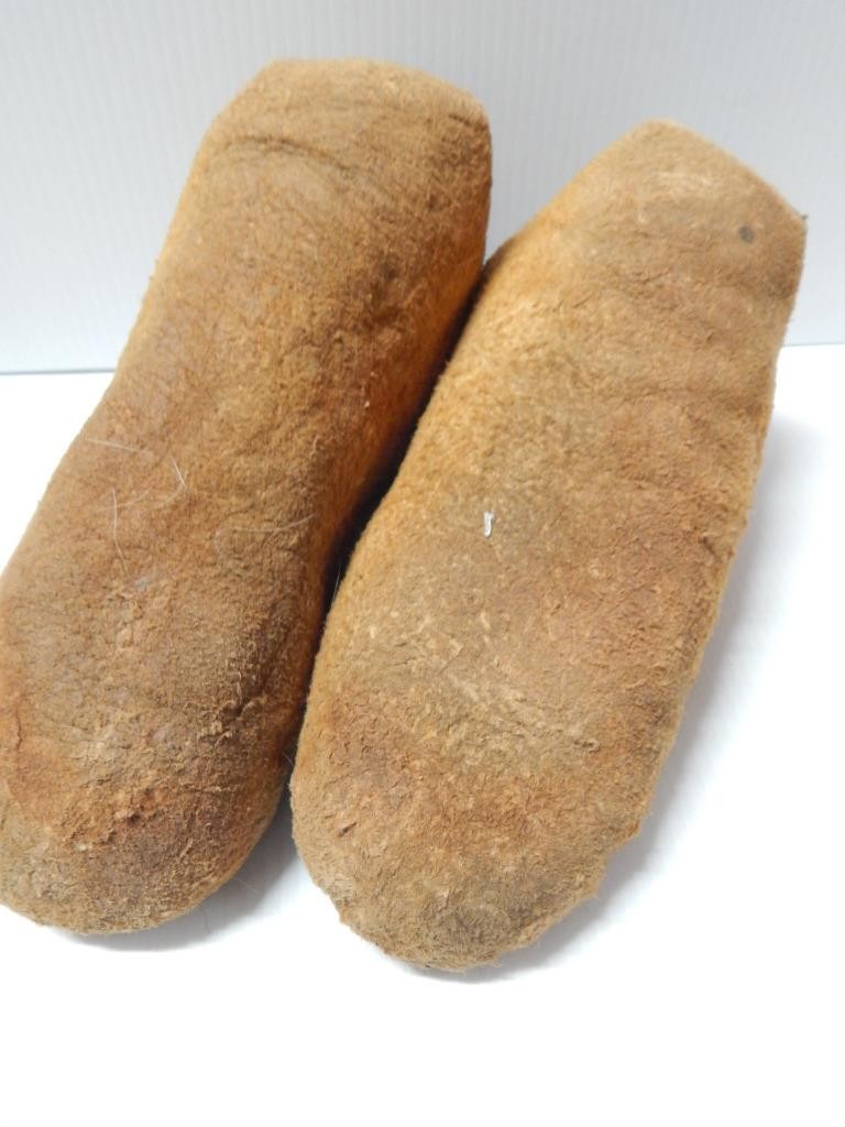 VINTAGE 1930s CREE INDIAN BEADED MOCCASINS ON MOOSE HIDE - MINT - NVR WORN