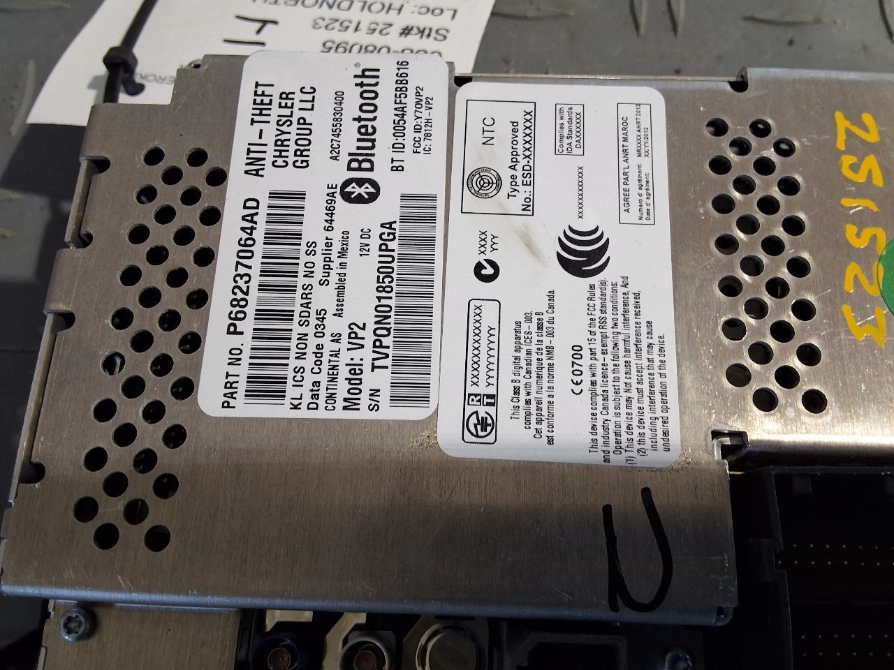 2015 Jeep Cherokee Radio Receiver 5" Display Screen w/o Satellite Radio