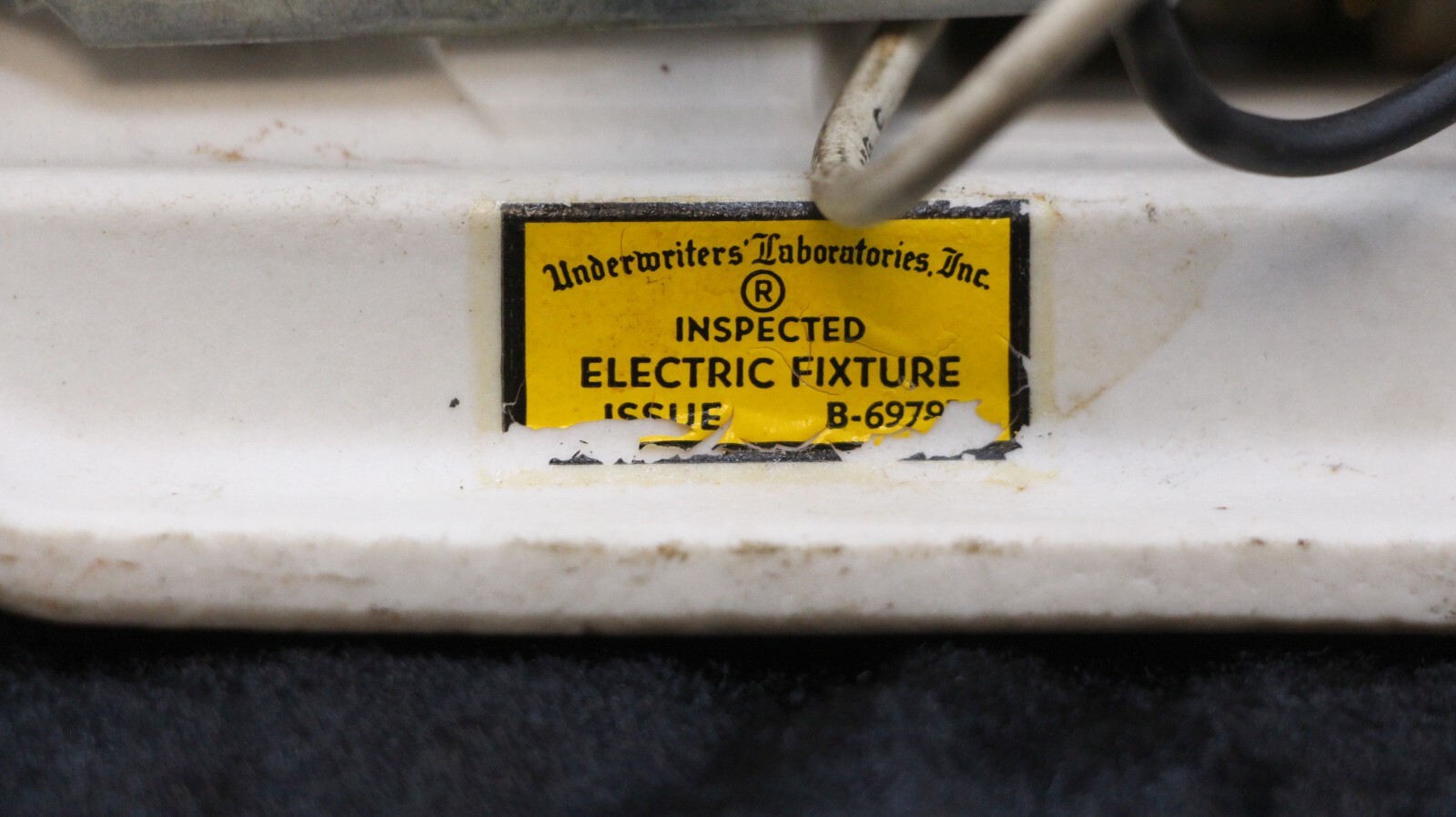 1920s Art Deco White Ceramic Bathroom Wall Sconce with Pull Chain