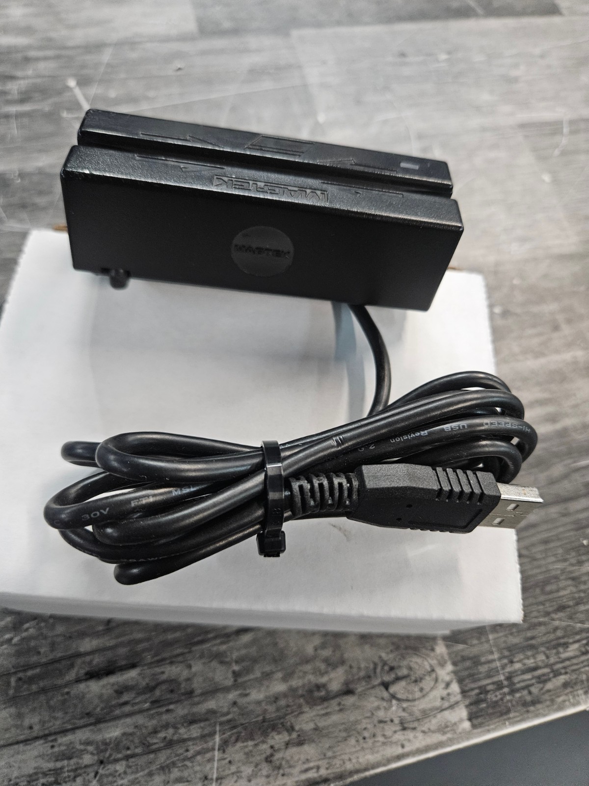 MAGTEK 21040140 USB MAGNETIC STRIP CARD READER WITH USB CABLE AND MOUNT