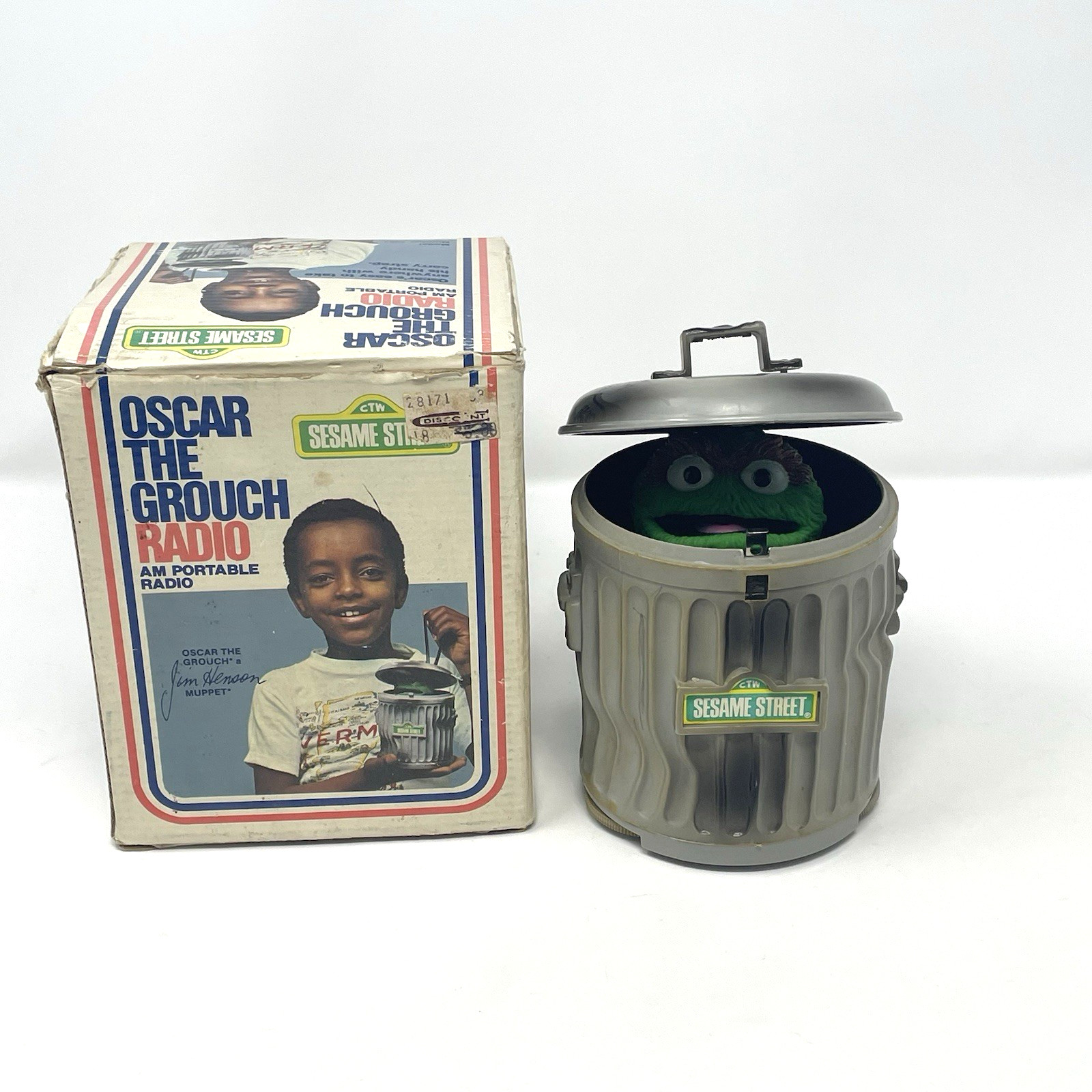 Vintage Sesame Street Oscar the Grouch Trash Can AM Transistor Radio 1970s w/Box