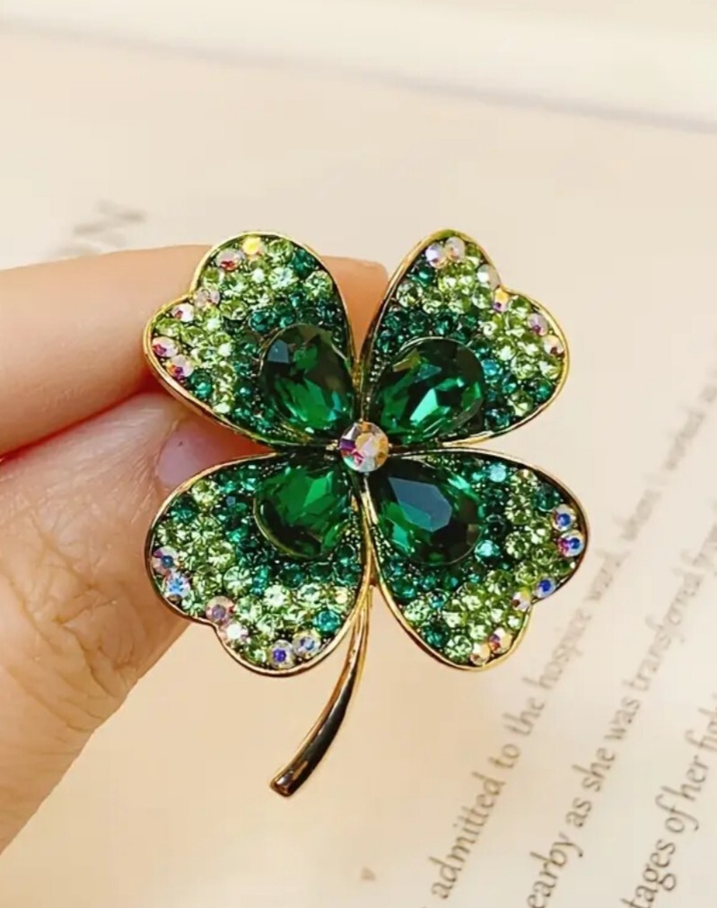GREEN CRYSTAL SHAMROCK 4 LEAF CLOVER LUCKY IRISH BROOCH PIN~ST PATRICKS DAY GIFT