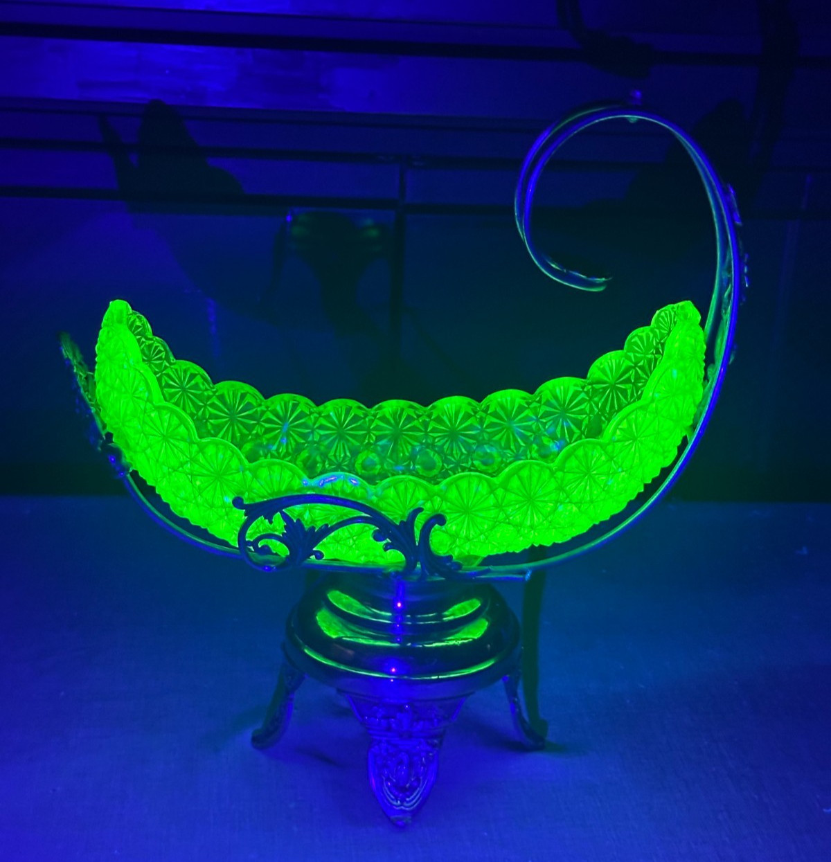 Antique Barbour Brothers Quadruple plate Castor Button & Bows Daisy Canoe Bowl