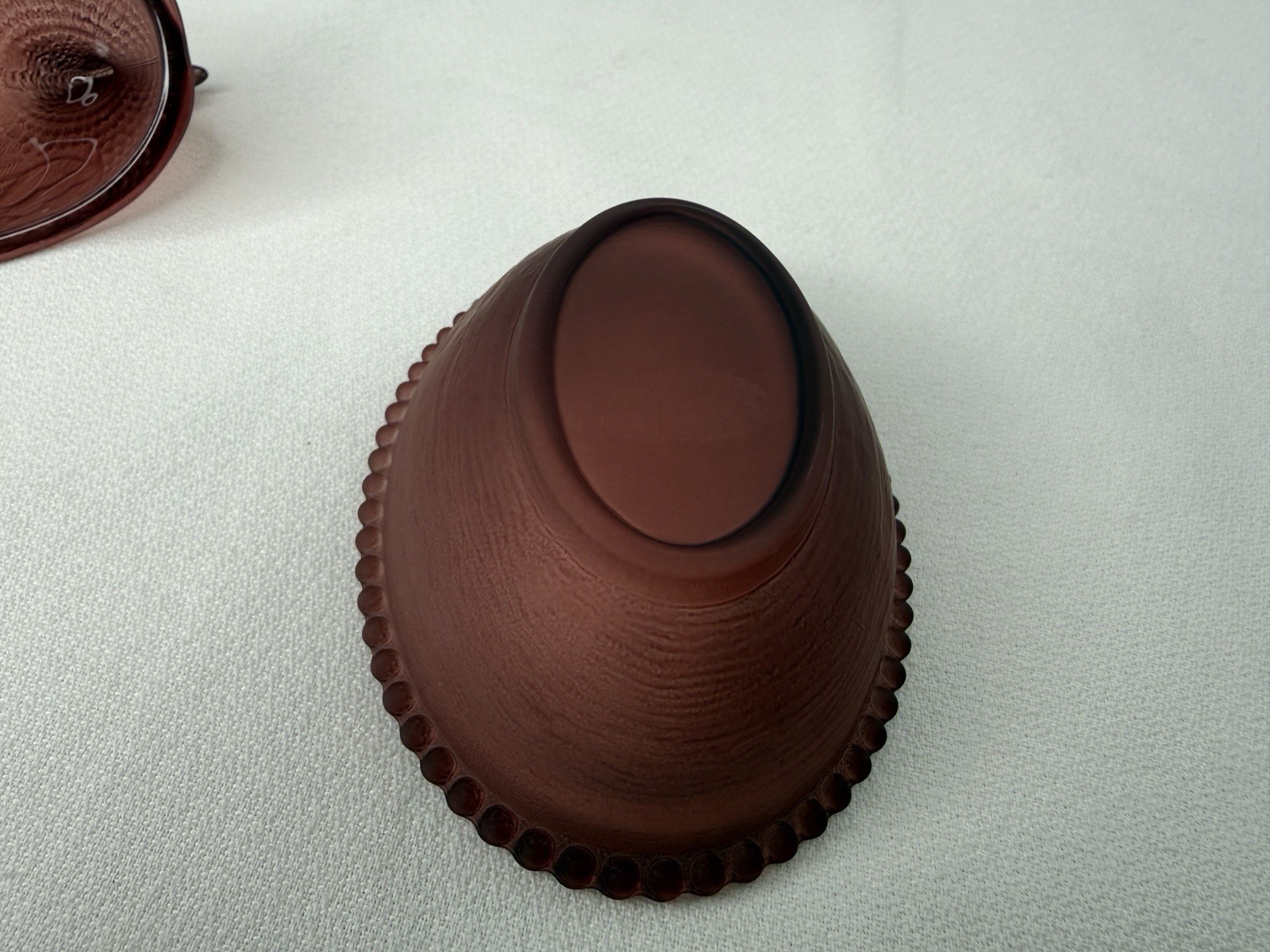 New Production Indiana Style Hen On Nest Glass Chicken Dish Satin Coffee