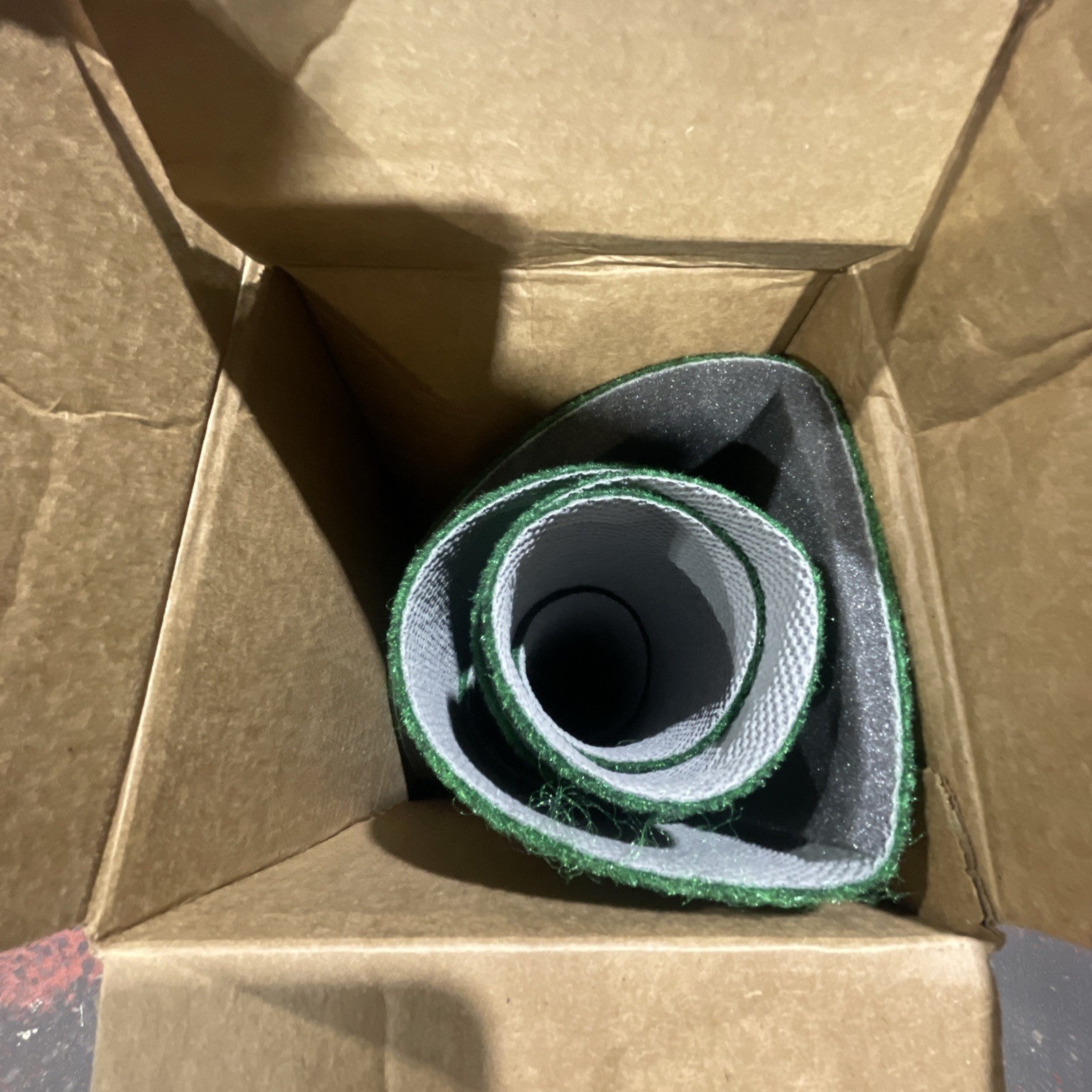 Putt-a-bout Grassroots Par Three Putting Green (9-Feet X 3-Feet) New