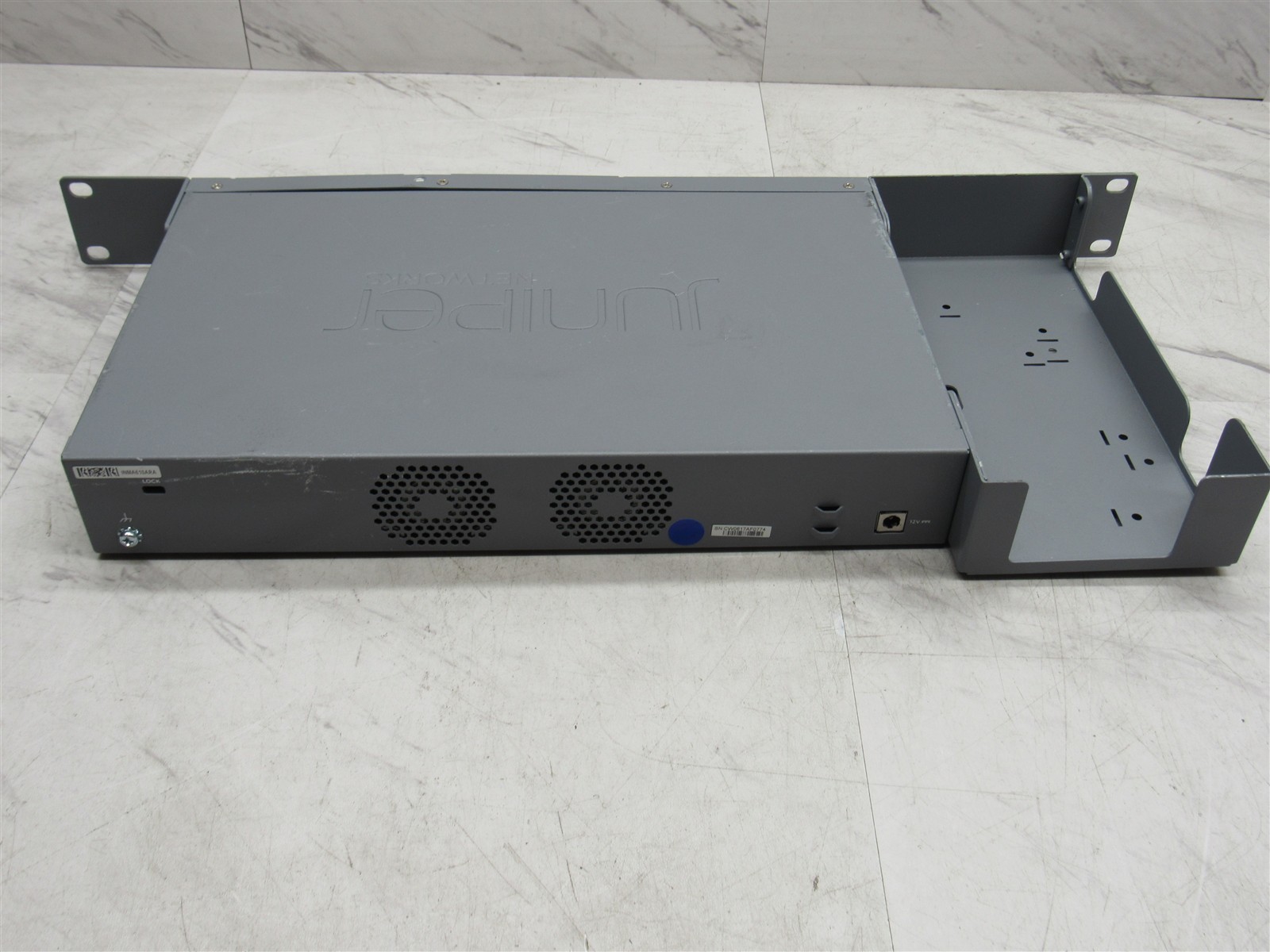 Juniper Networks SRX320 Rack Mountable Security Services Gateway Appliance + AC