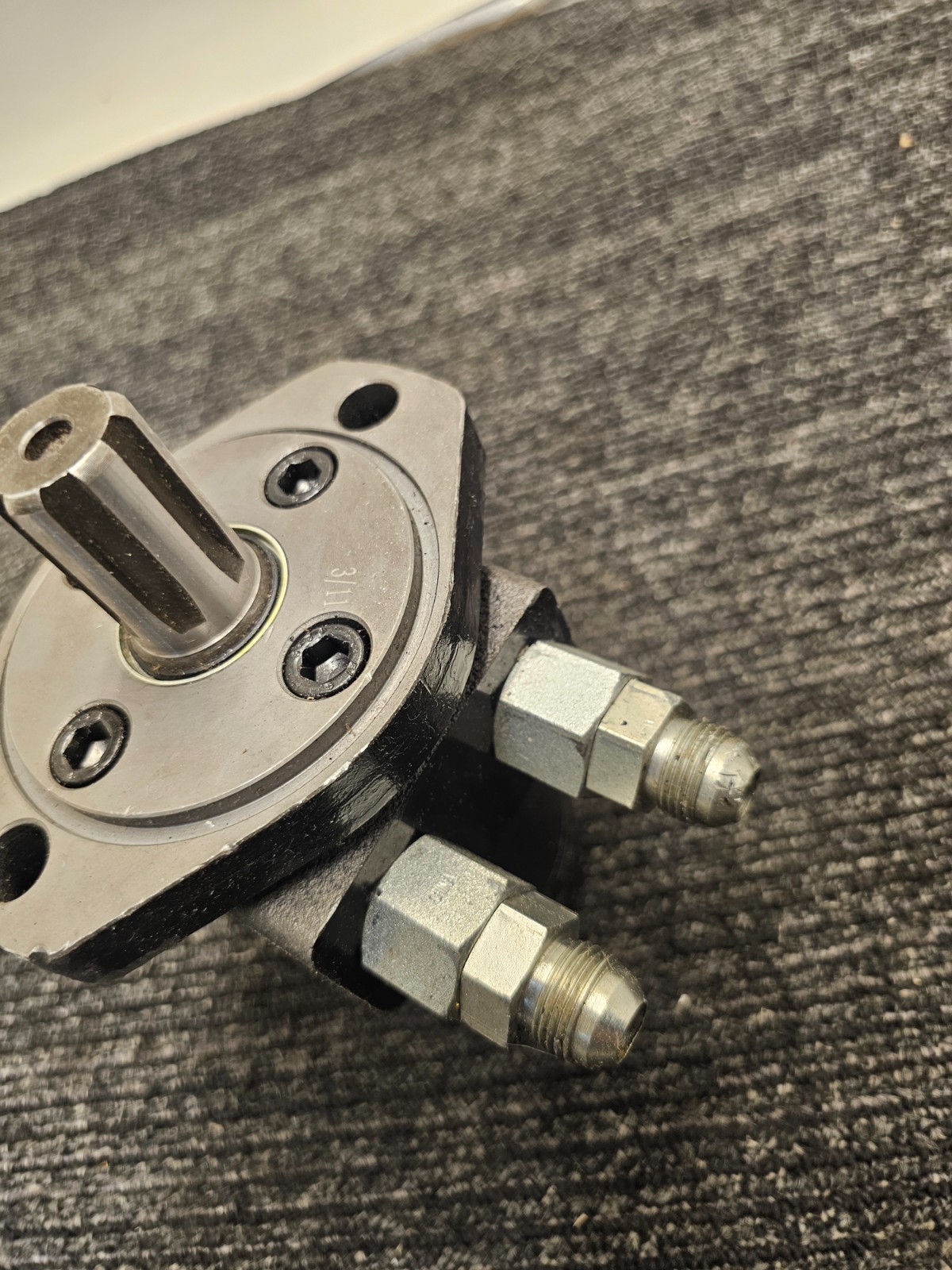 Hydraulic Motor Replacement Heavy Duty 5-1/2" x 5" Size Black, Silver