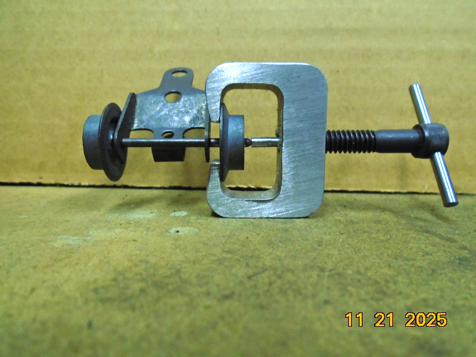 LIONEL SERVICE TOOL ST-311 SMALL WHEEL PULLER HARD STEEL MANY USES SEE PICTURES