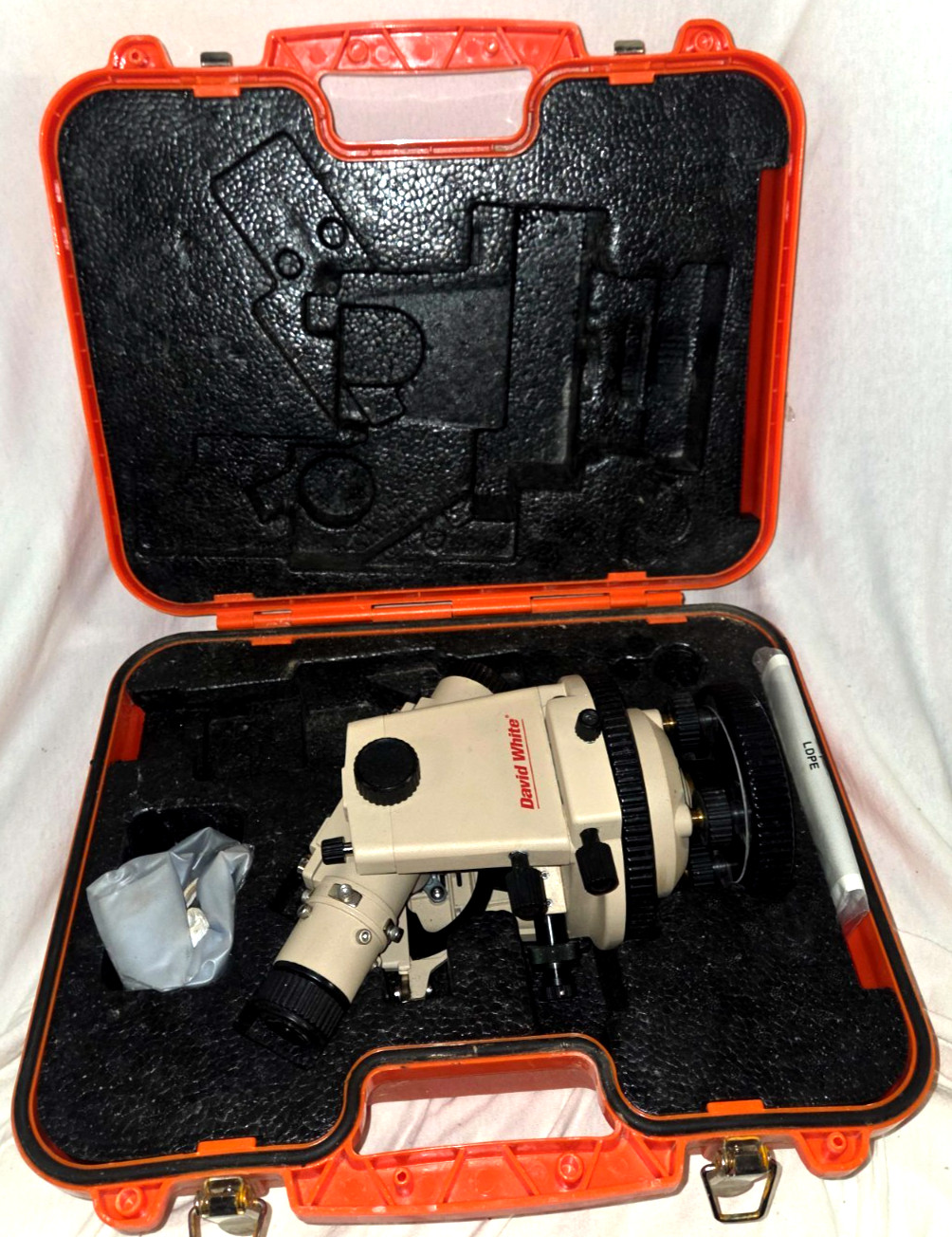 David White LT8-300P Universal Level-Transit, with Optical Plummet