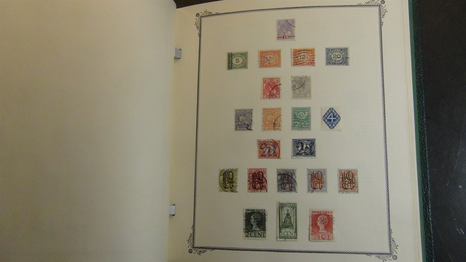 Stampsweis Netherlands collection on Scott Specialty album pages est 1000 to '72