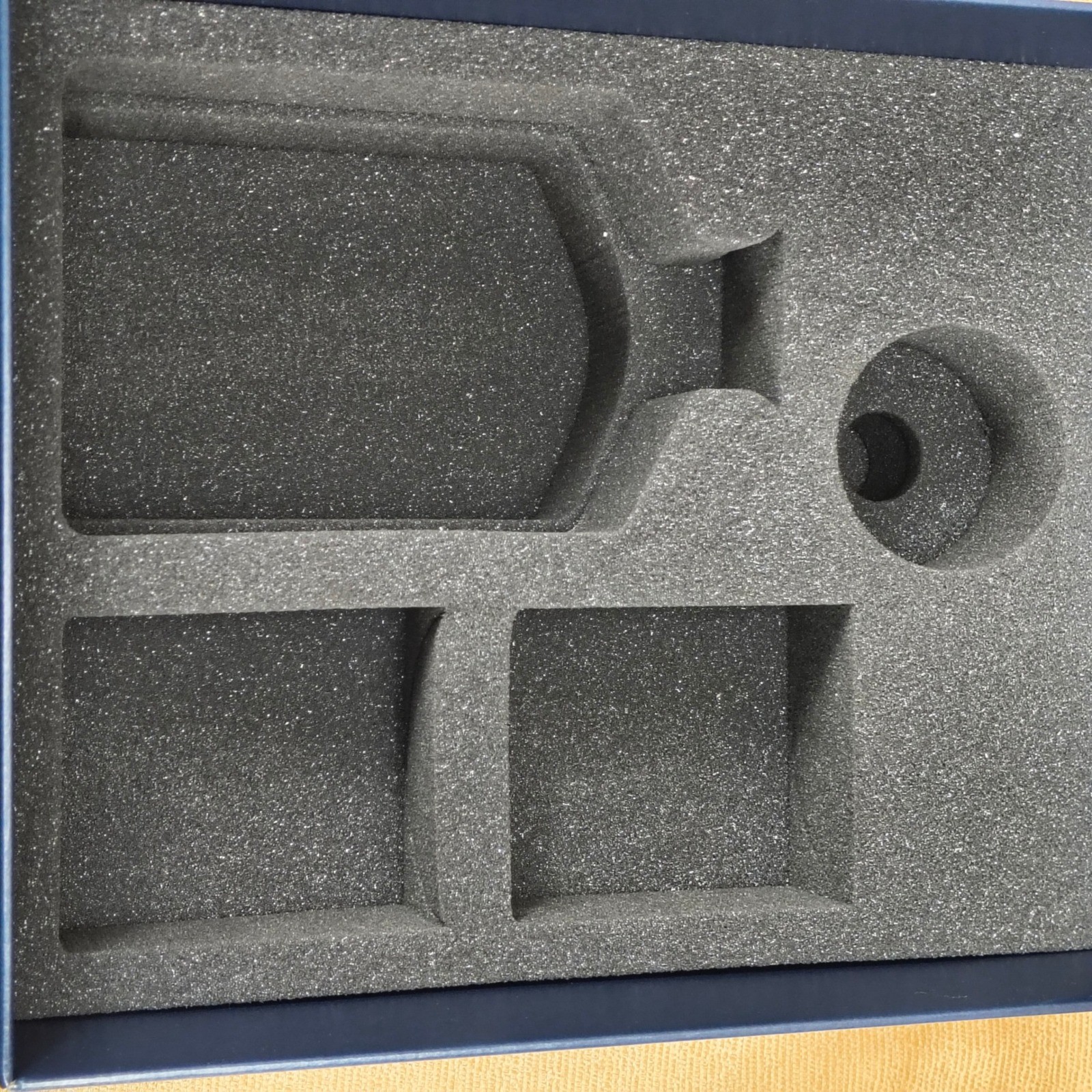 Ralph Lauren Hudson Plaid Crystal Decanter and 2 Glasses Gift Set