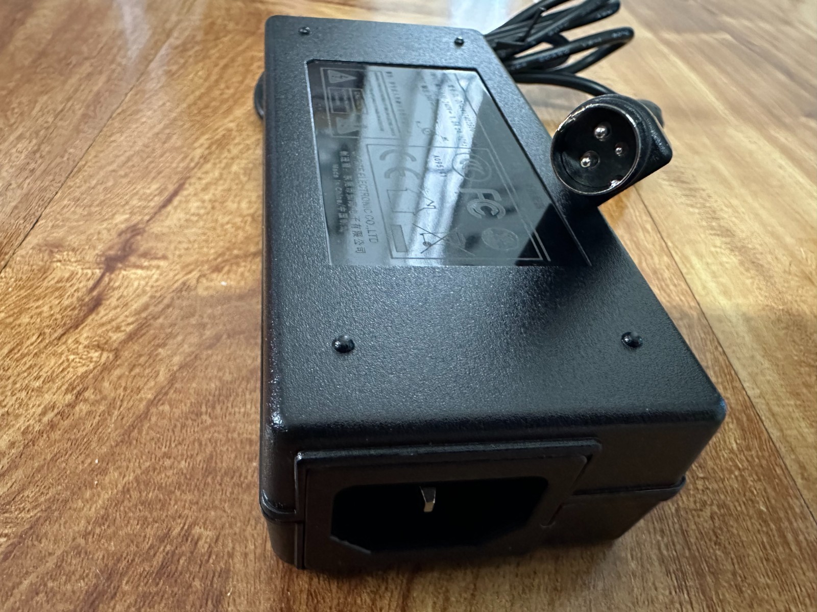 ZL-D048WA2402500 24V 2.5A 3Pin AC Adapter Power Supply Charger