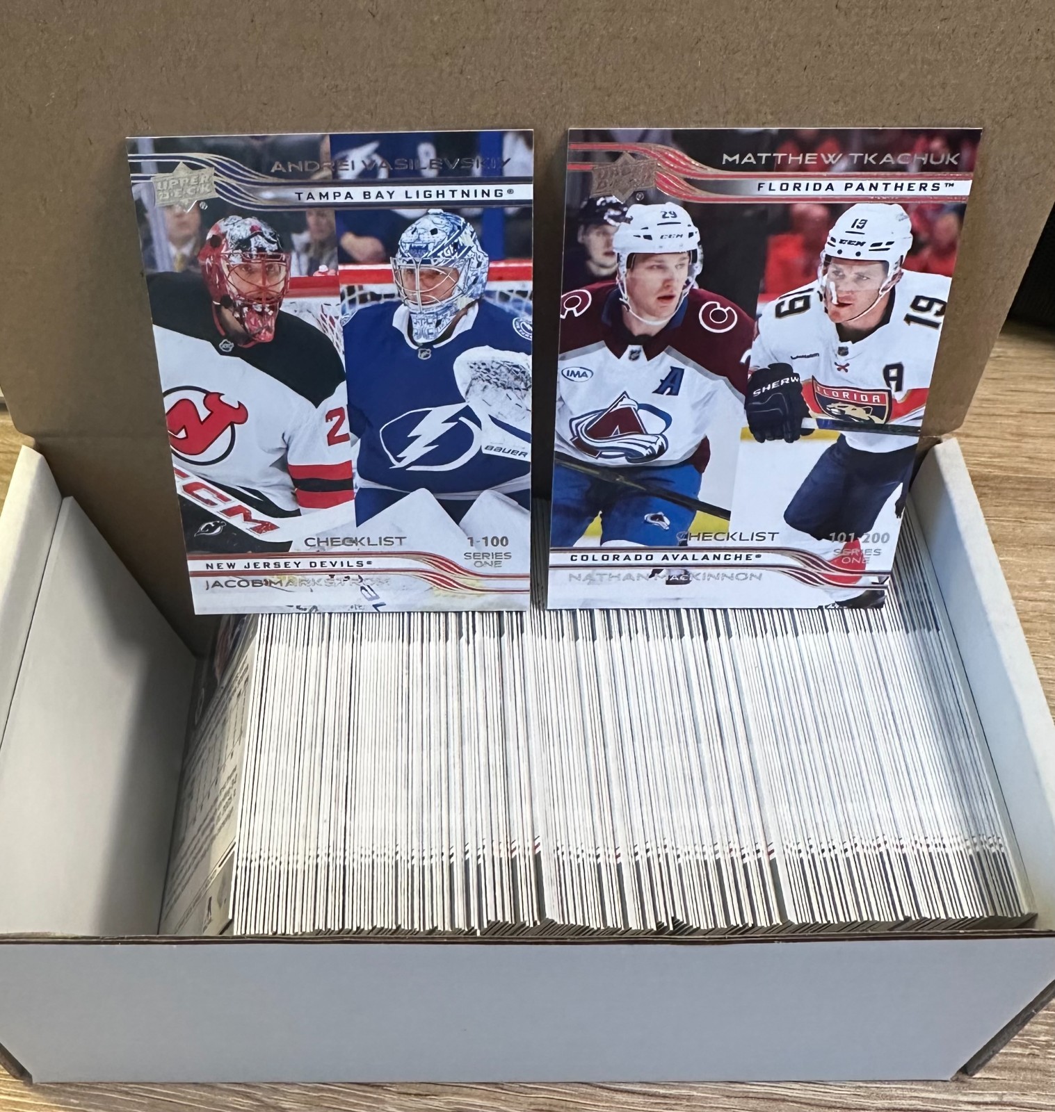 2025-26 UPPER DECK SERIES 1 HOCKEY COMPLETE BASE SET #1-200 *NOT A SEALED BOX*