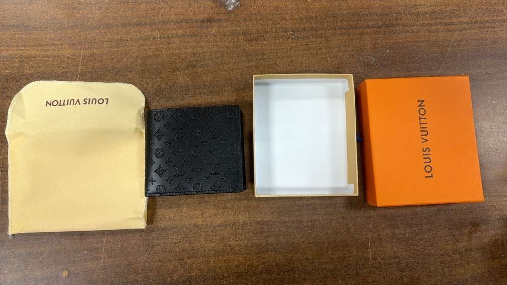 Authentic Brand New LOUIS VUITTON Men’s Damier Infini Leather Multiple Wallet