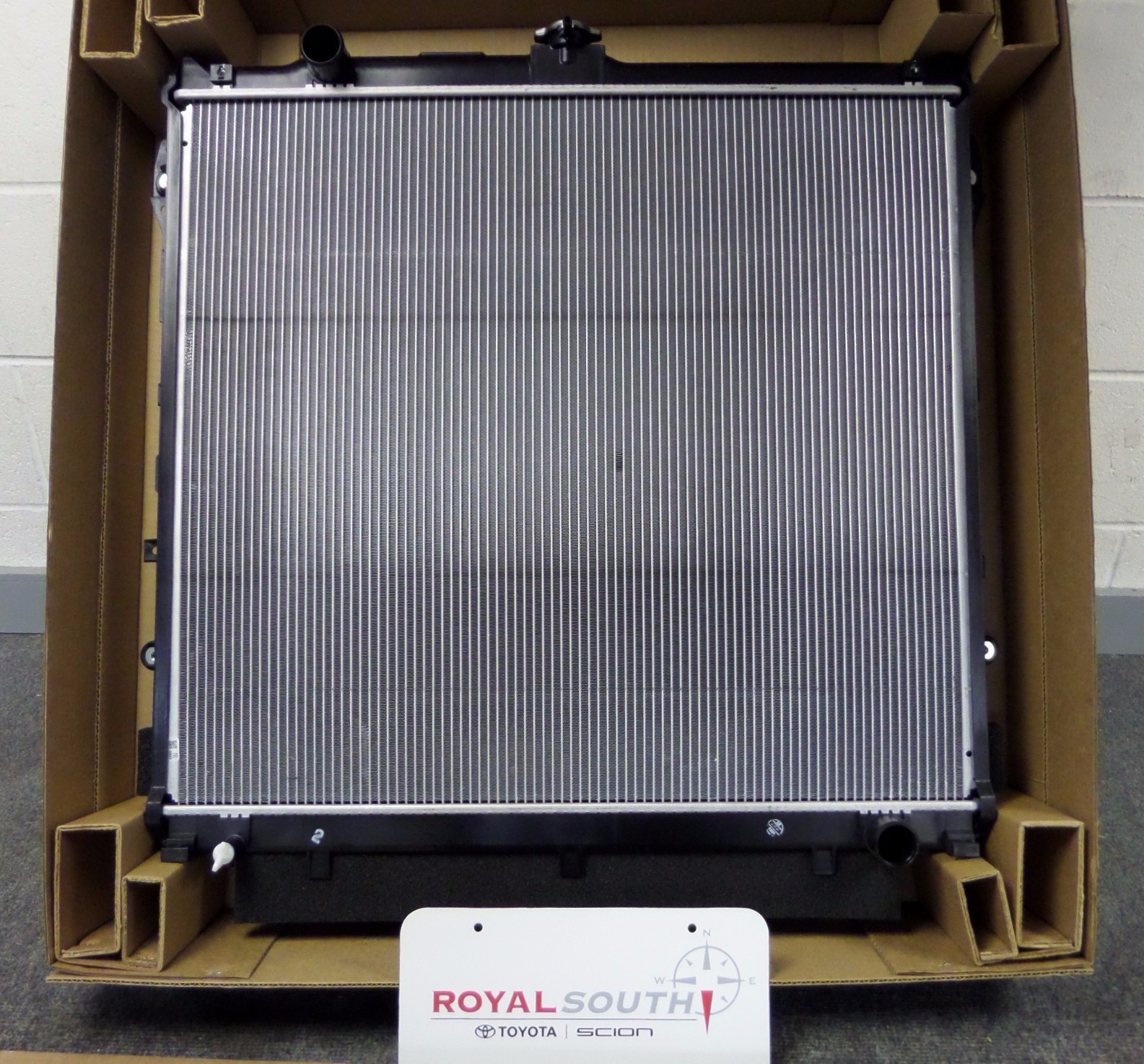 Toyota Tundra Sequoia 07-13 4.6L 5.7L V8 Radiator & Cap Genuine OE OEM