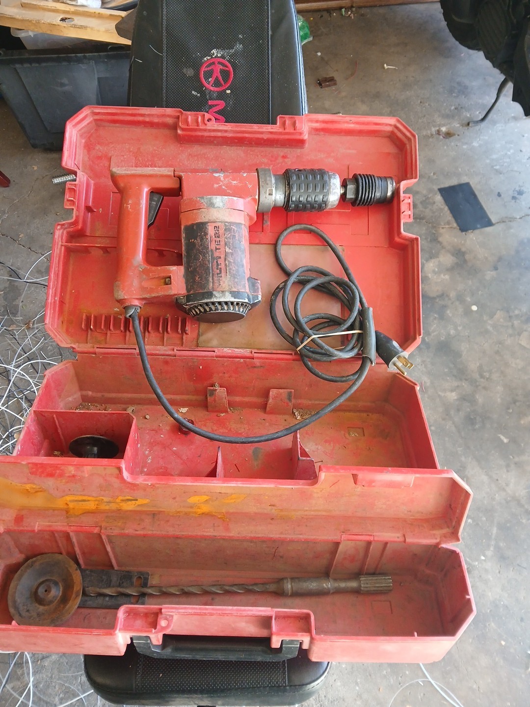 HILTI TE 22 Corded Hammer Drill With 1 Bit And Case