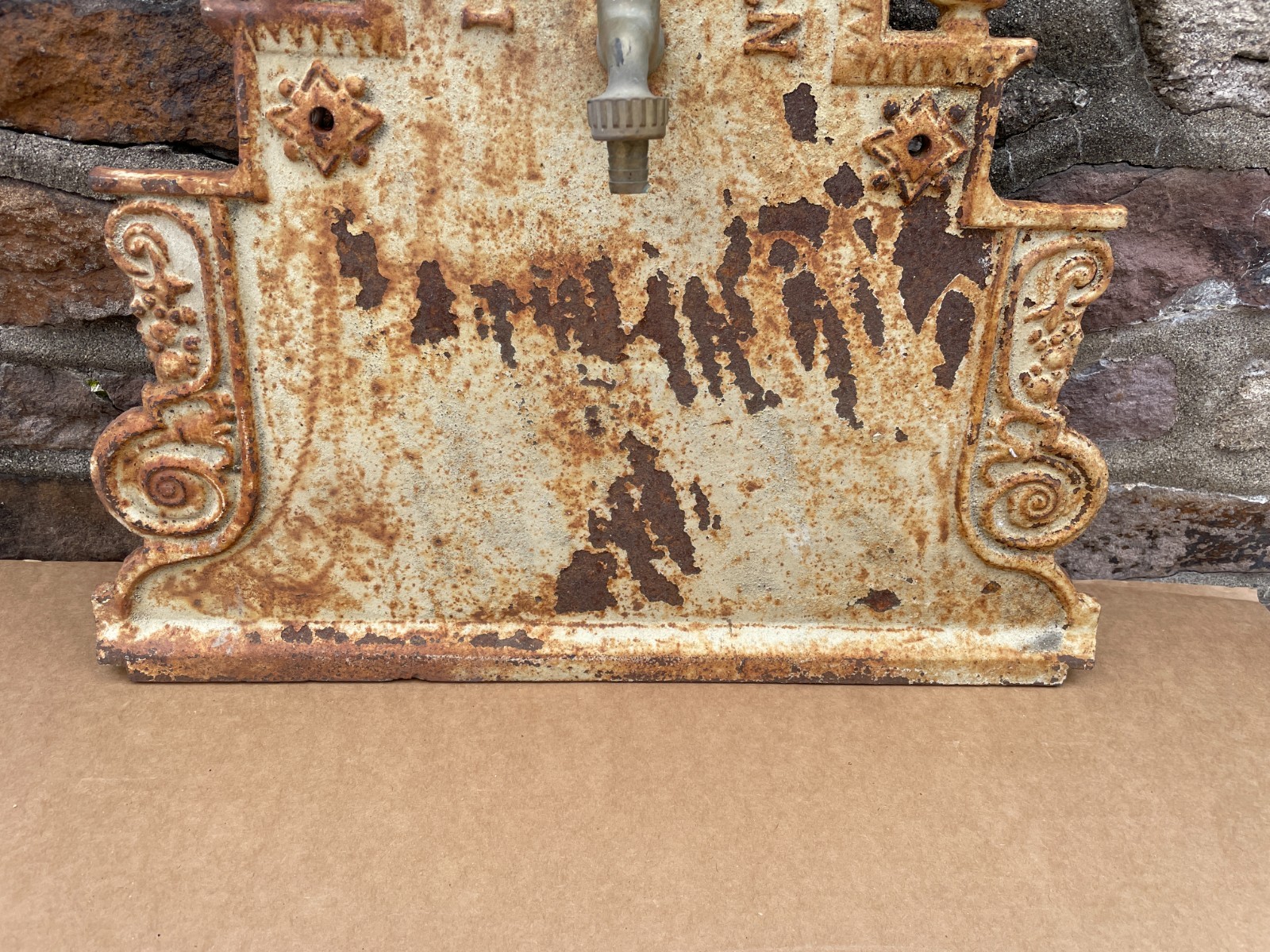 Italgarden Vintage Cast Iron Wall-Mounted Fountain Rust Patina