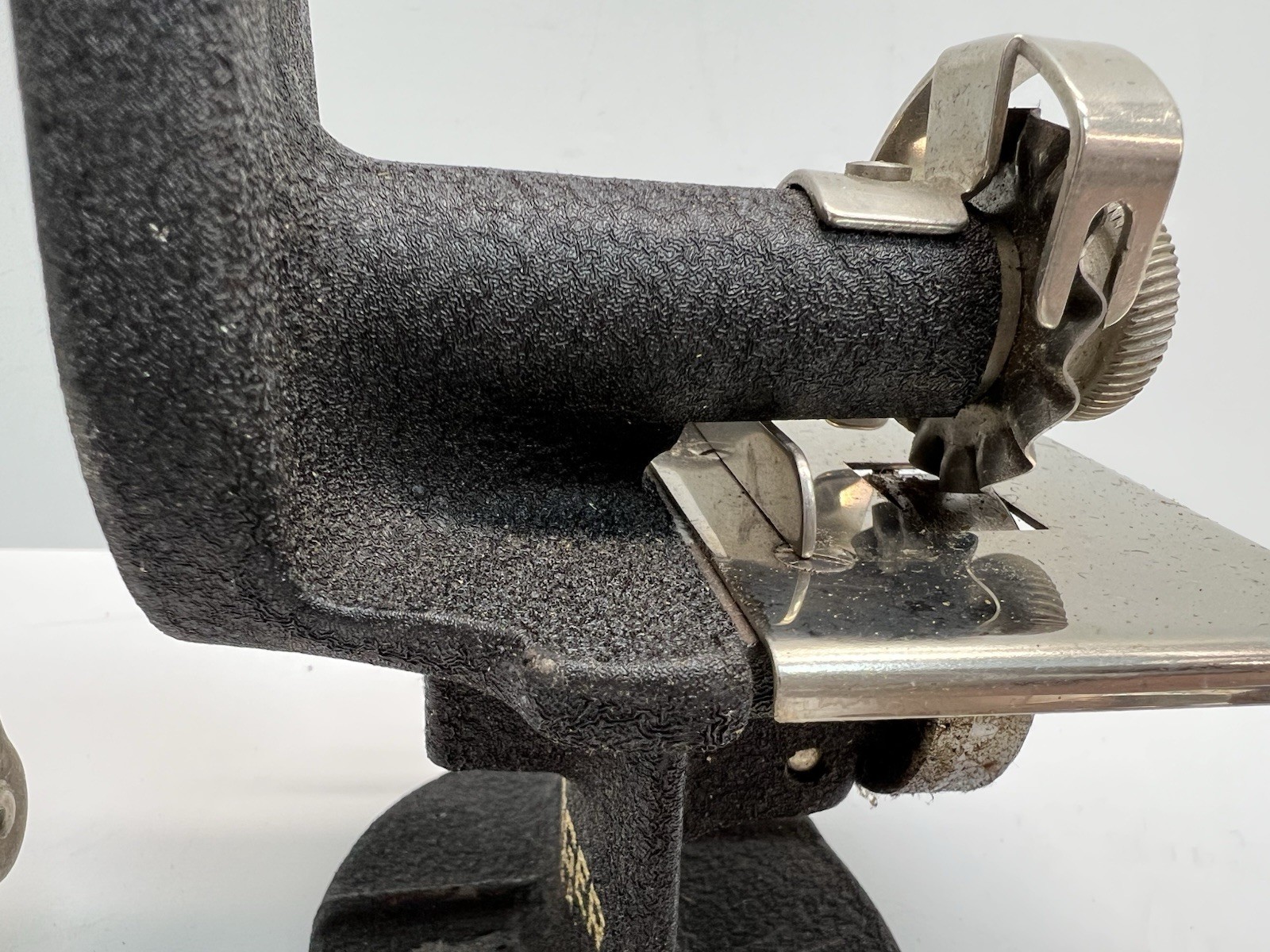 Singer Ball Bearing Hand Operated Pinking Machine 121379 Pinker 1935 + Accessori