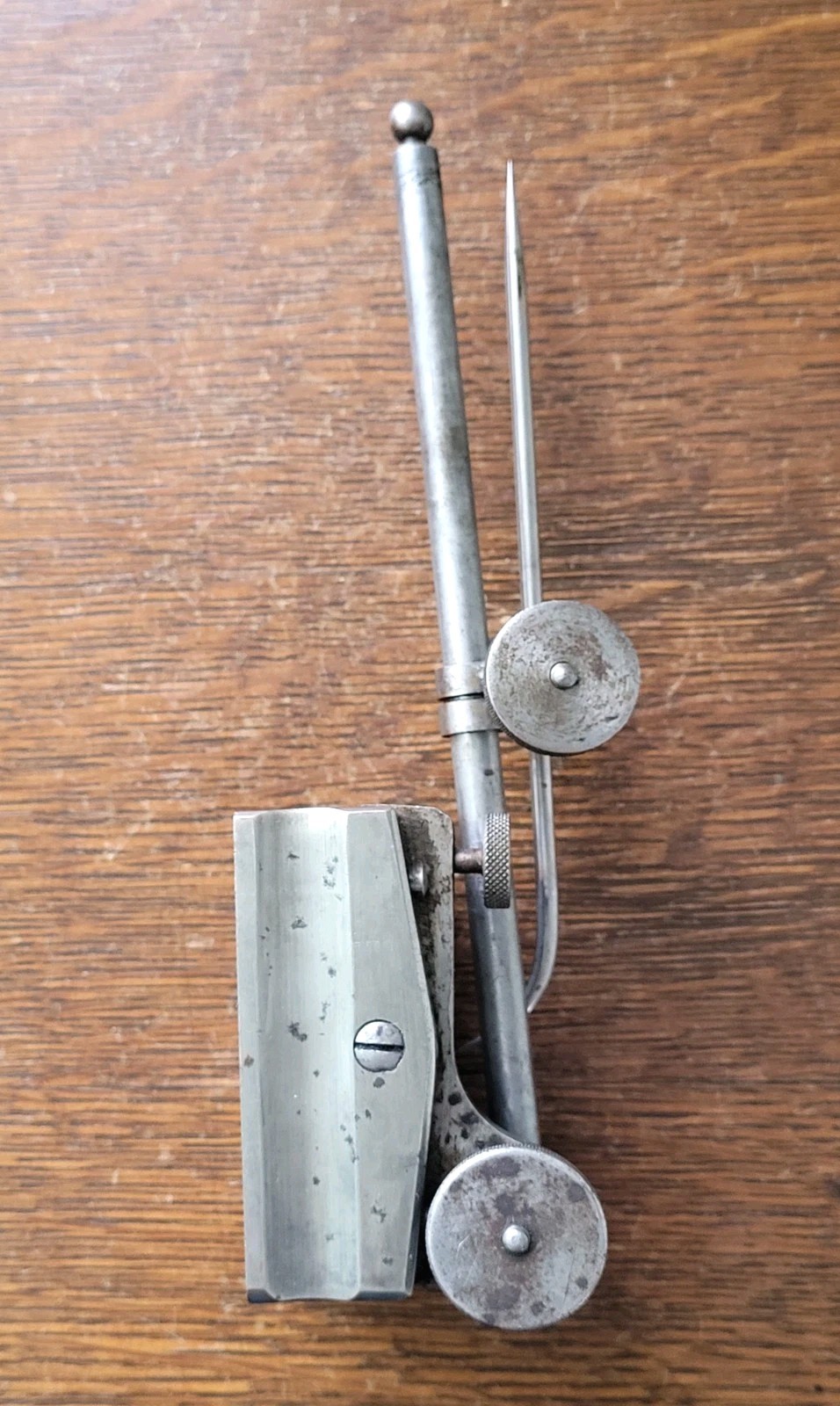 Starrett Universal Surface Gage (Marked on 7 1/2" Spindle) w/6" Scribe & Snug