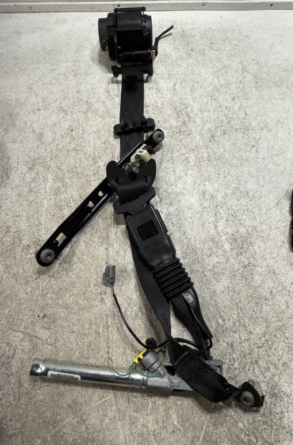 2011 - 2019 Dodge Charger Chrysler 300 Front Seat Belt Pair With Buckle OEM