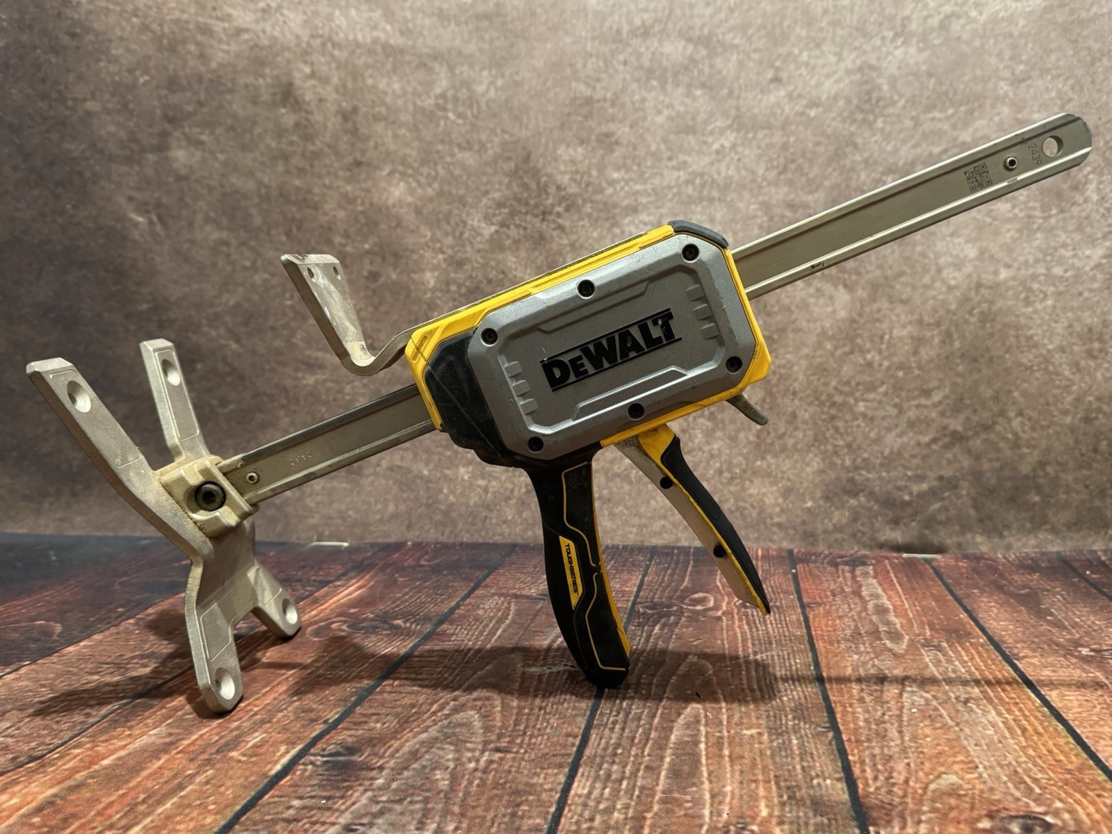 Dewalt DWHT83550 Tough Series 340lb Construction Jack