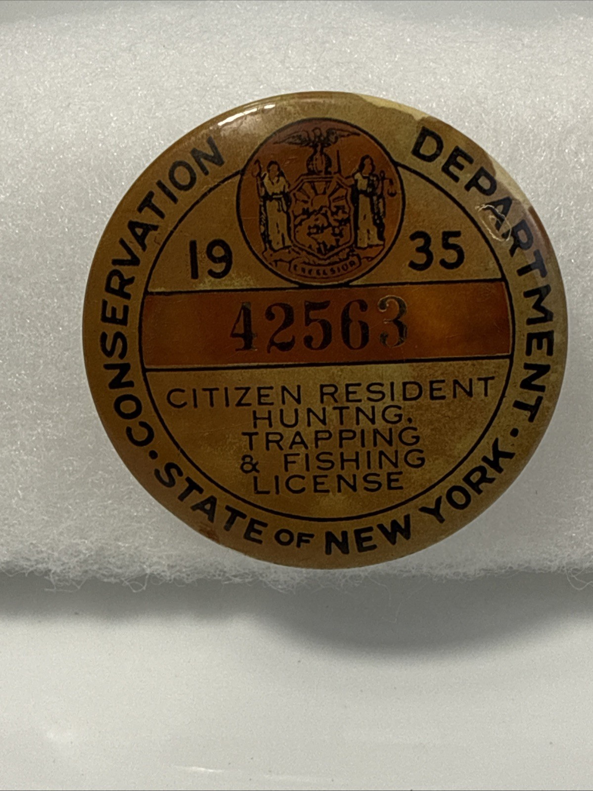 N.Y STATE VINTAGE 1935 RESIDENT HUNTING, TRAPPING,FISHING, LICENSE BUTTON