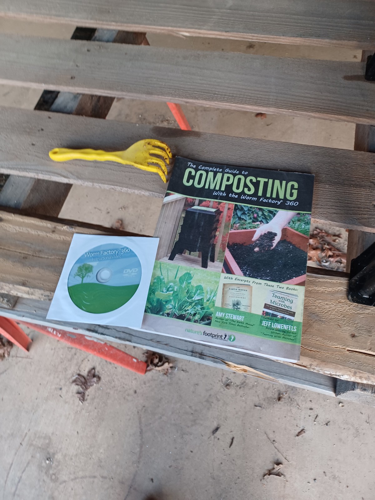 !!!! WORM FACTORY 360 UPWARD COMPOSTERS 2 OF THEM !!!!!