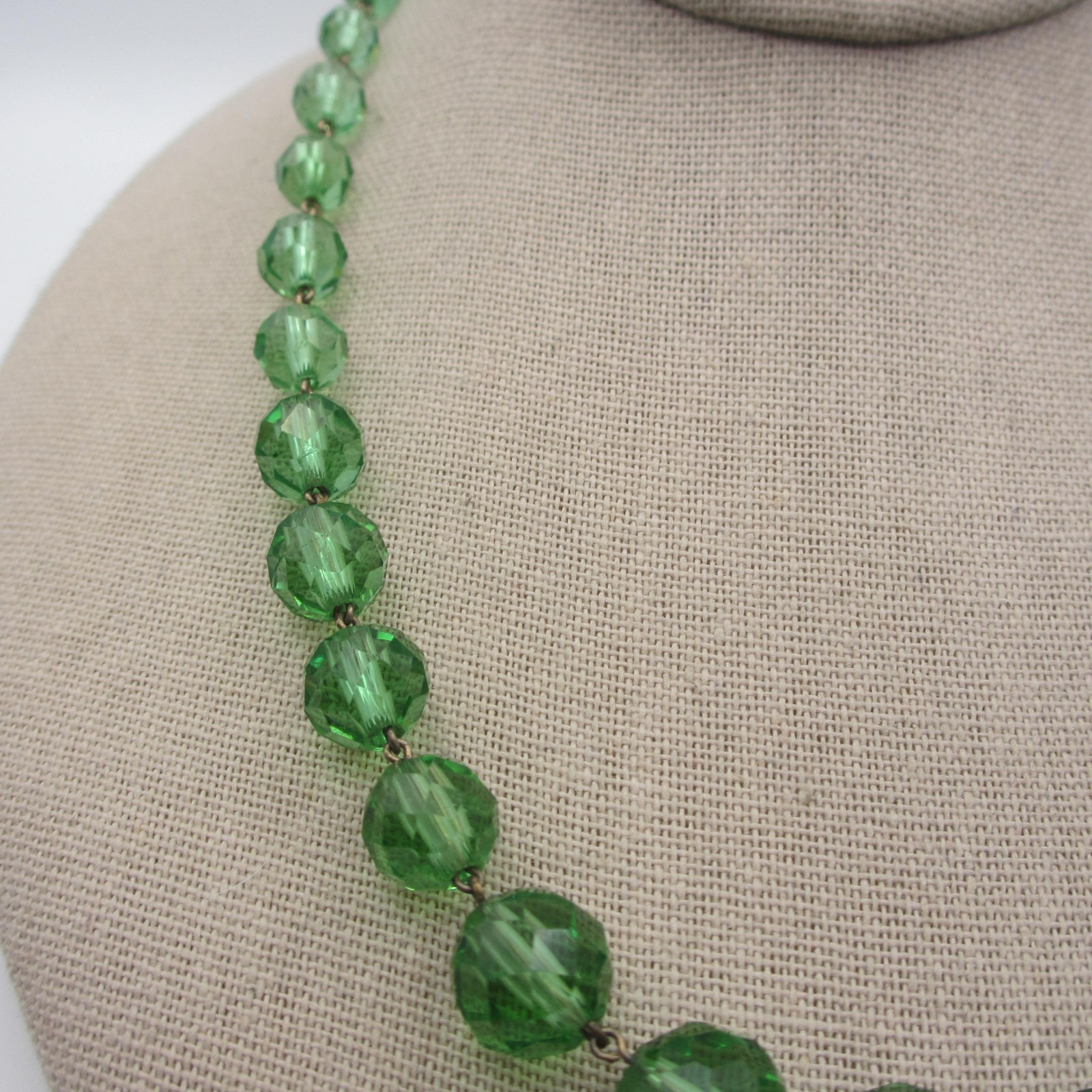 Vintage Glass Necklace Beaded Faceted Green Graduated 17 Inch
