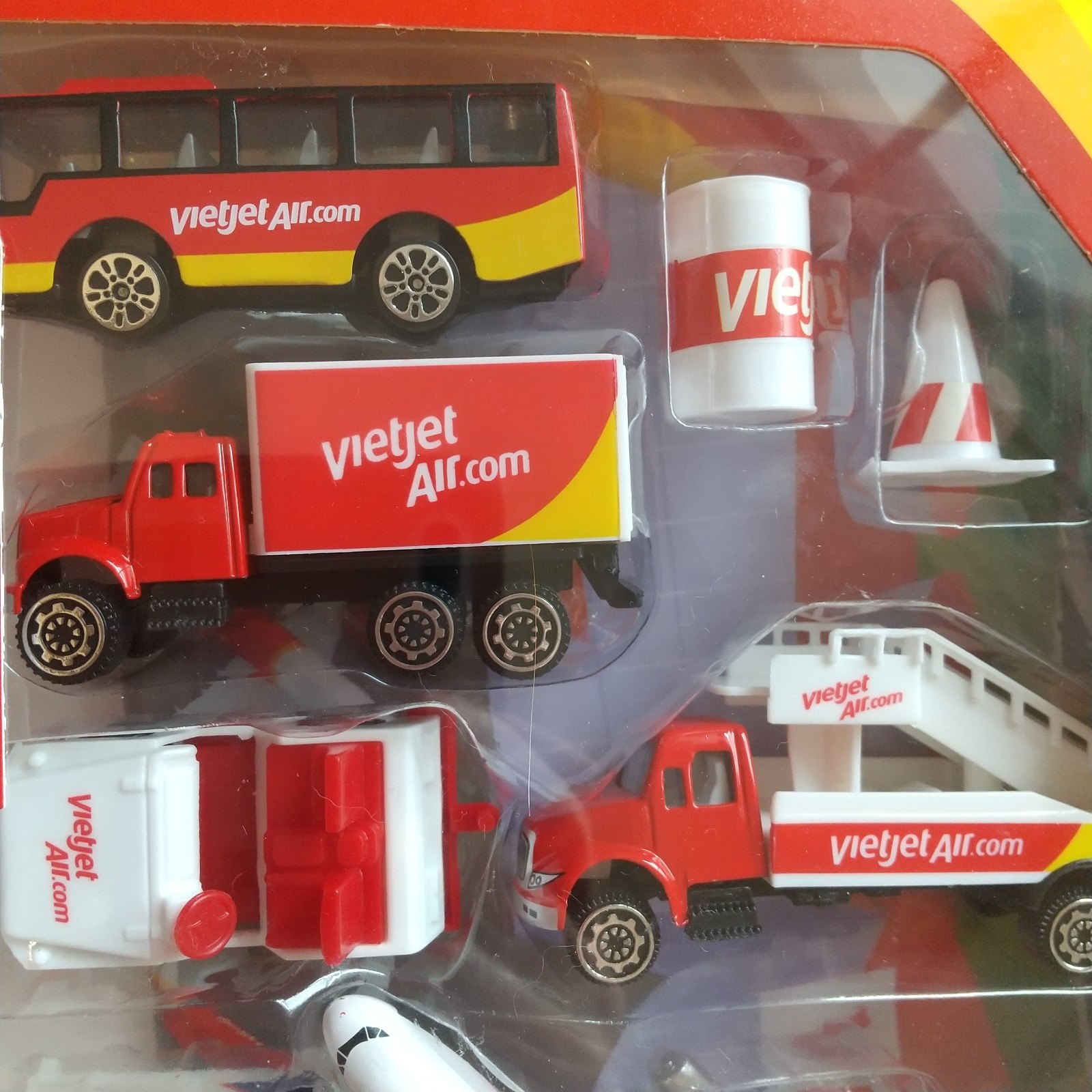 Vietjet Air Diecast Airport Playset Metal 1/87 Model & Plastic Parts *RARE*