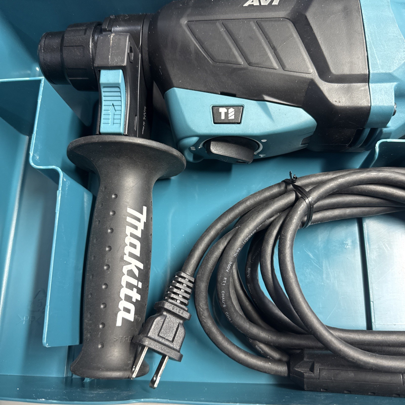 Makita HR2641-R D-Handle 1" SDS-Plus AVT Rotary Hammer New/Open Box