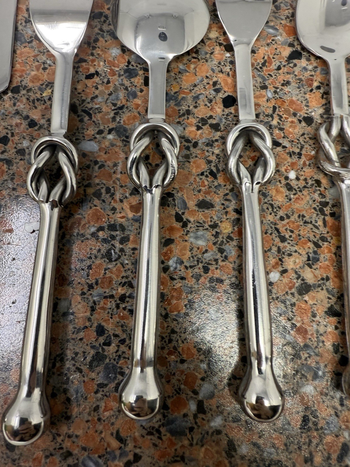 Elyon Forged Reef Knot Reflective 5 Piece stainless Flatware Place setting 18/8