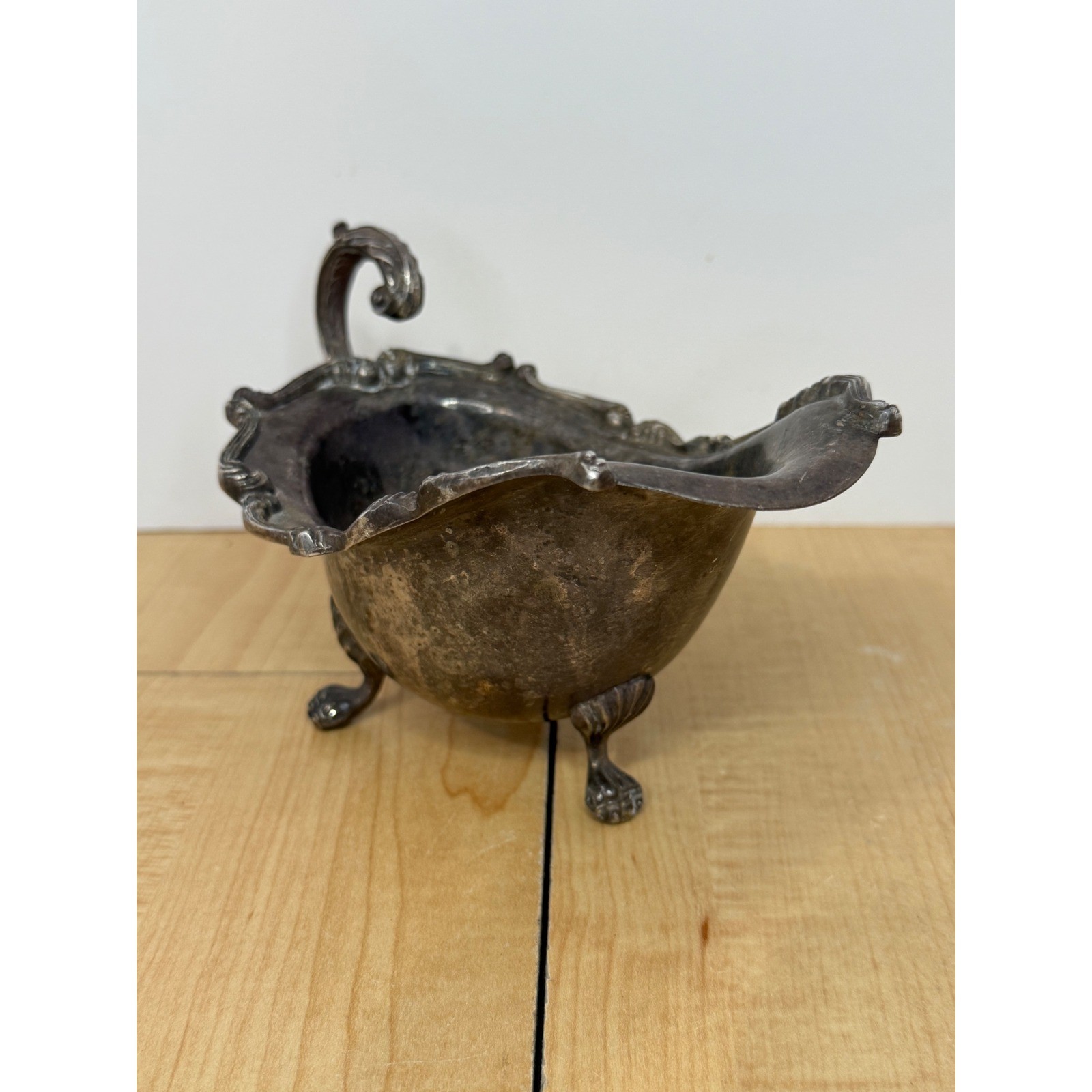 Wallace Silversmiths 330 EPC Silver Plate Gravy Boat Sauce Server Lion Paw Feet