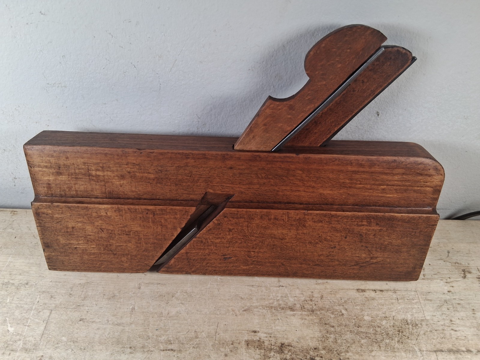 Benton, Evans & Co. 6/8 Gothic Bead Antique Used Item