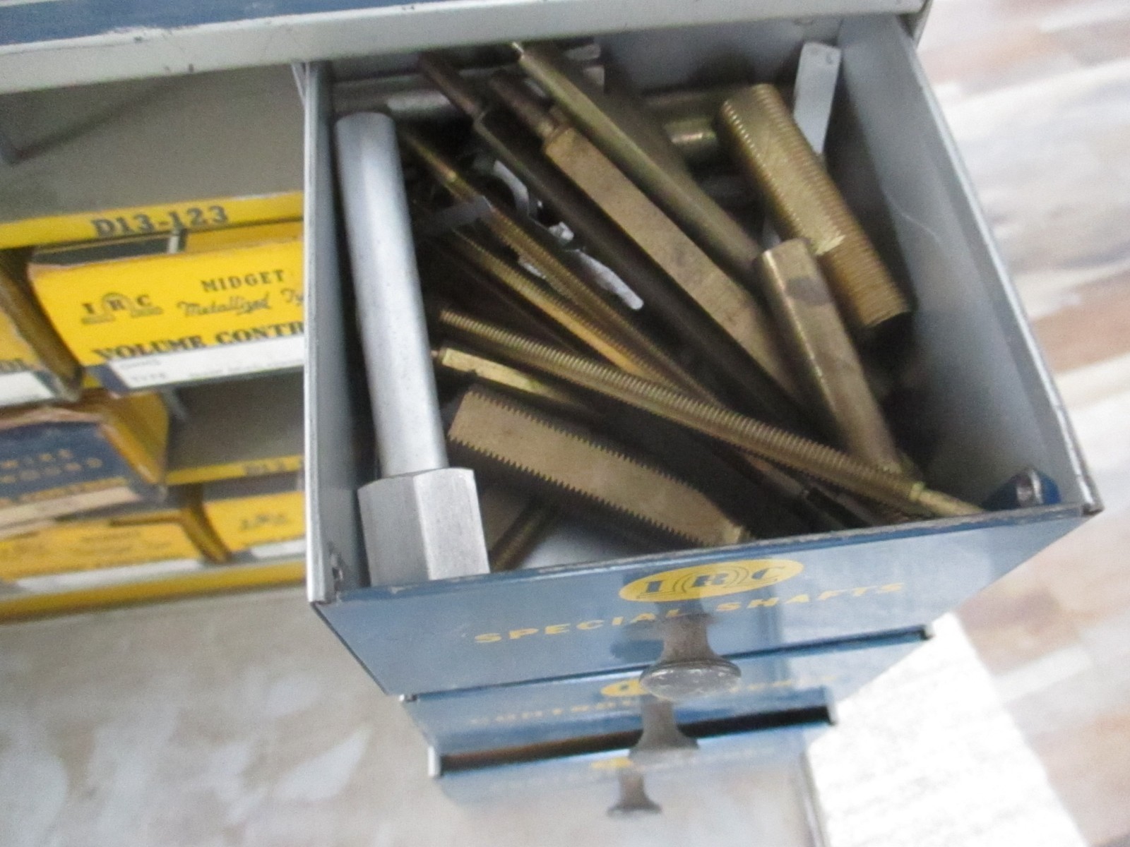 VINTAGE ANTIQUE IRC RADIO TV VOLUMN CONTROL KITS RCA ZENITH CROSLEY MOTOROLA