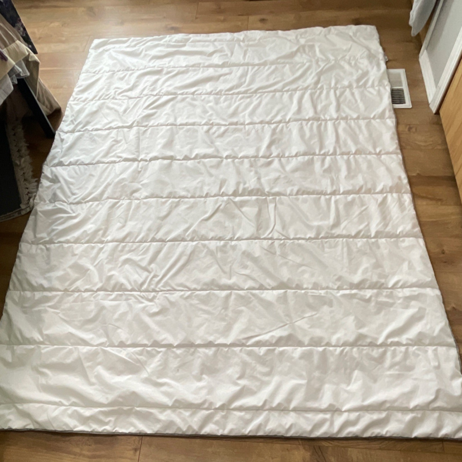 IKEA TILKÖRT White Duvet Insert Comforter Bedding Model TILKÖRT