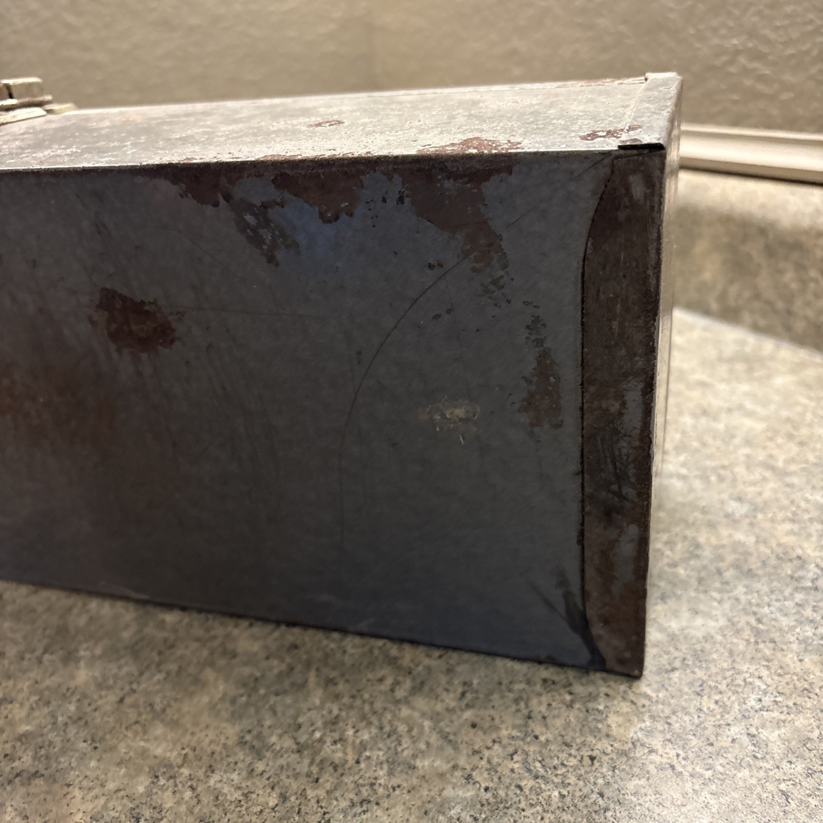 VINTAGE CRAFTSMAN 19-3/4" TOMBSTONE STEEL TOOL BOX, 65161, w/ TRAY