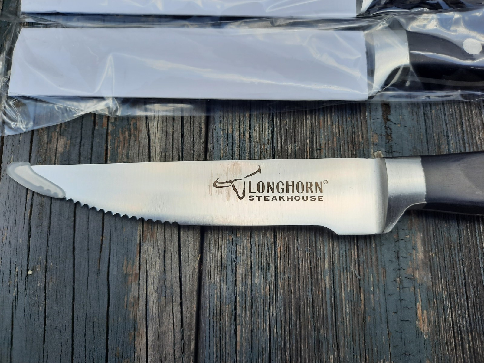Brand New Longhorn Steakhouse Steak Knives, Set of 4 w/ Logo