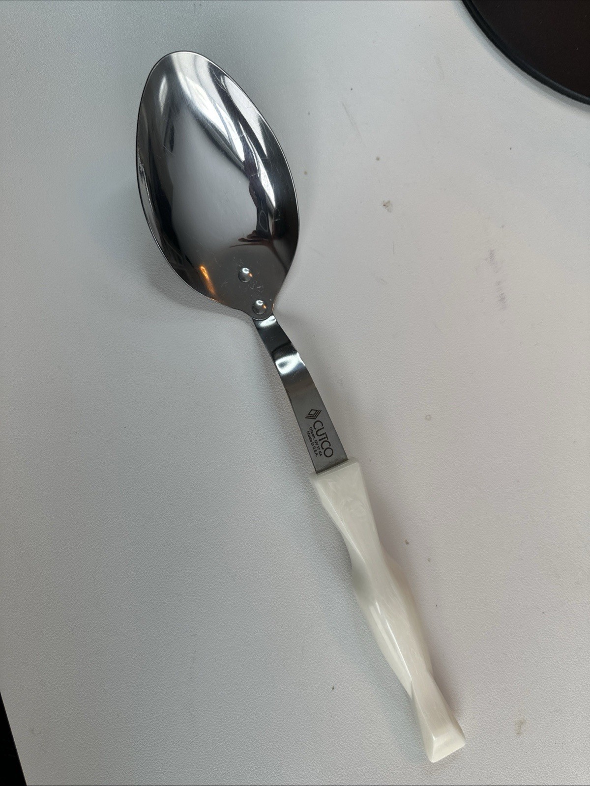 CUTCO Basting Serving Basting Scooper Pearl White Handle USA Made Vintage 17 KC