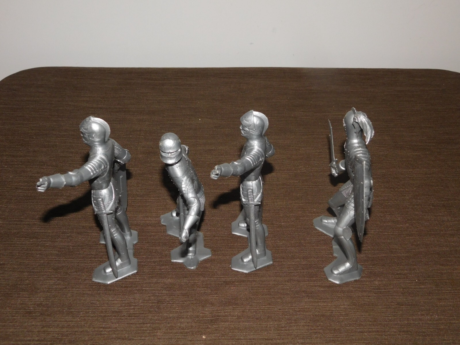 VINTAGE 1964 TOY 4 MARX 6" HIGH PLASTIC BATTLE GEAR SILVER KNIGHTS
