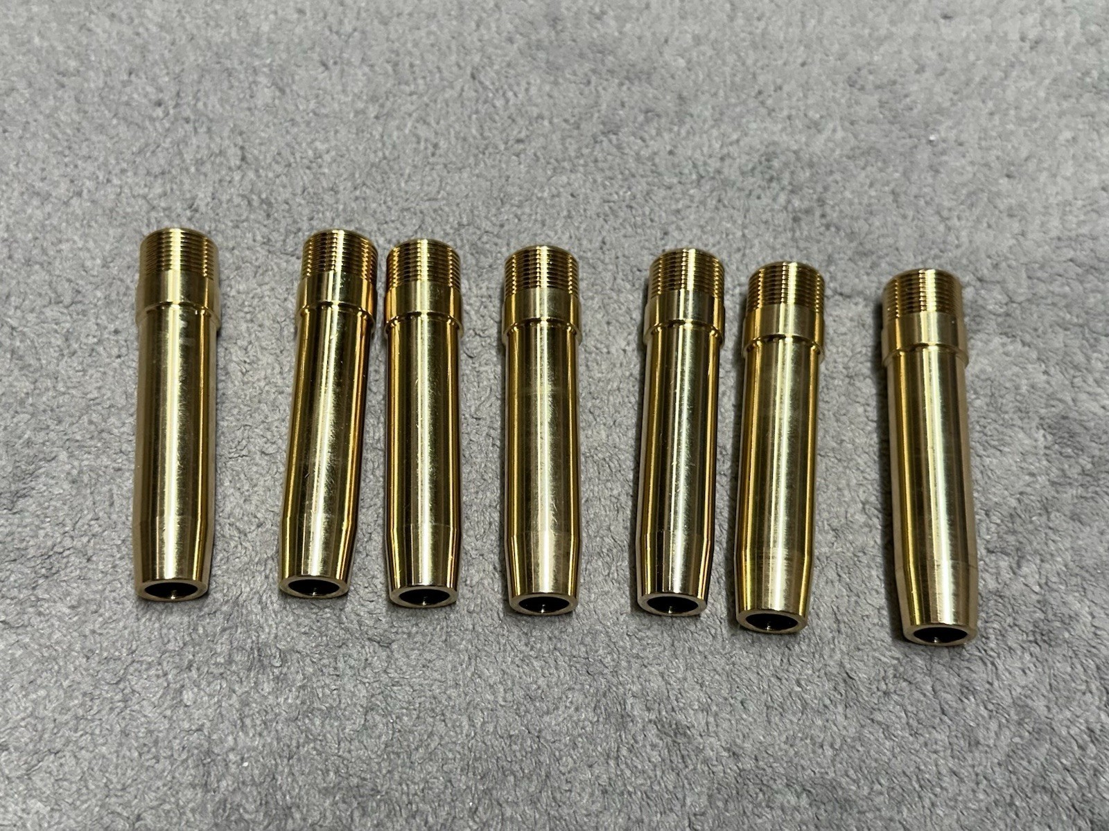 New 5/16 Bronze Edelbrock Intake Valve Guides. Set Of 8 ( Read Description)