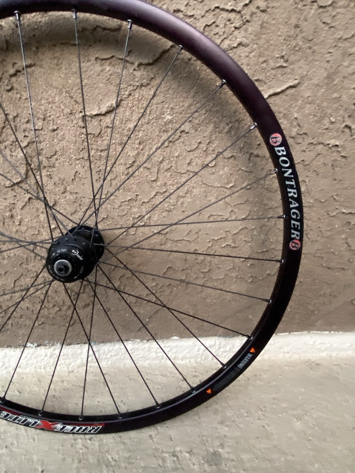 Black Bontrager Race X Lite Tubeless F100/R135mmQR 26” Centerlock Disc Wheelset