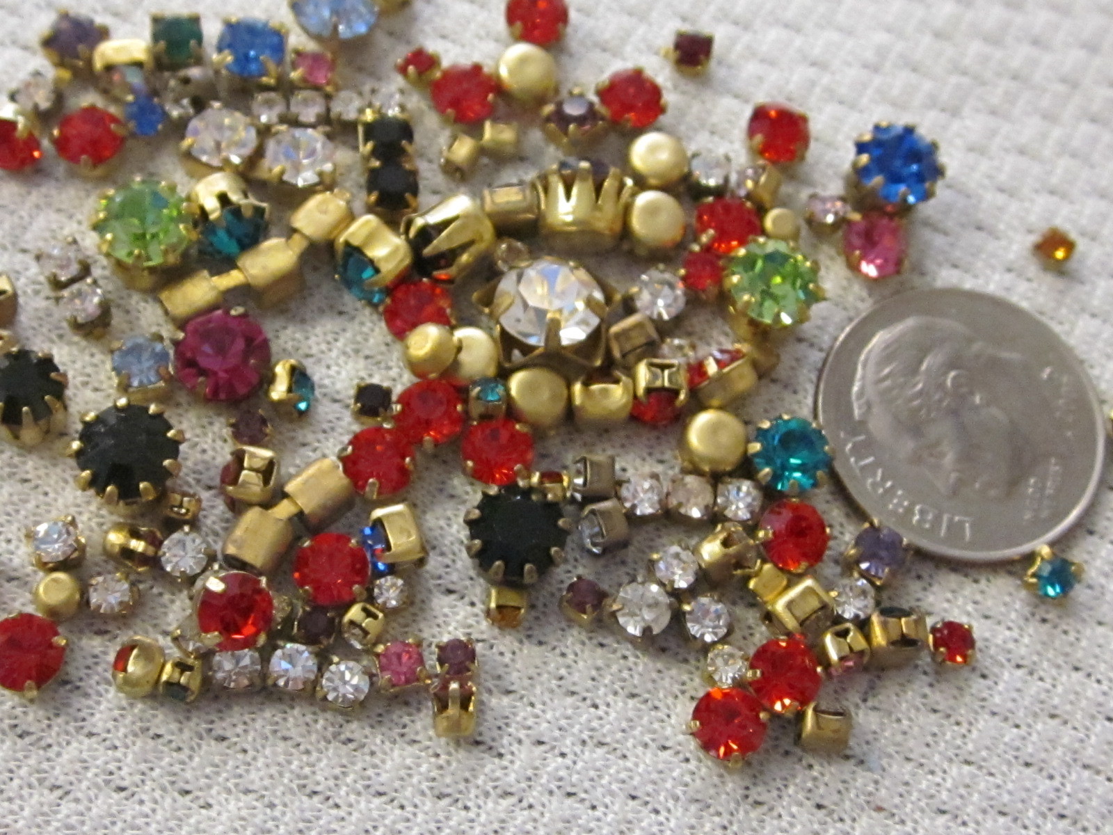 ALL SWAROVSKI SINGLE RHINESTONES IN SETTINGS 50 ROUND CRYSTAL LOT VTG JEWELRY