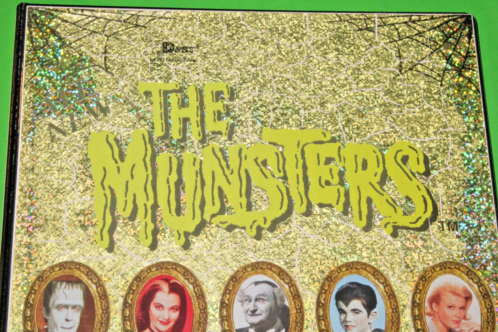 1997 THE MUNSTERS ALL NEW DELUXE TRADING CARD ORIGINAL BINDER TV SHOW NO CARDS
