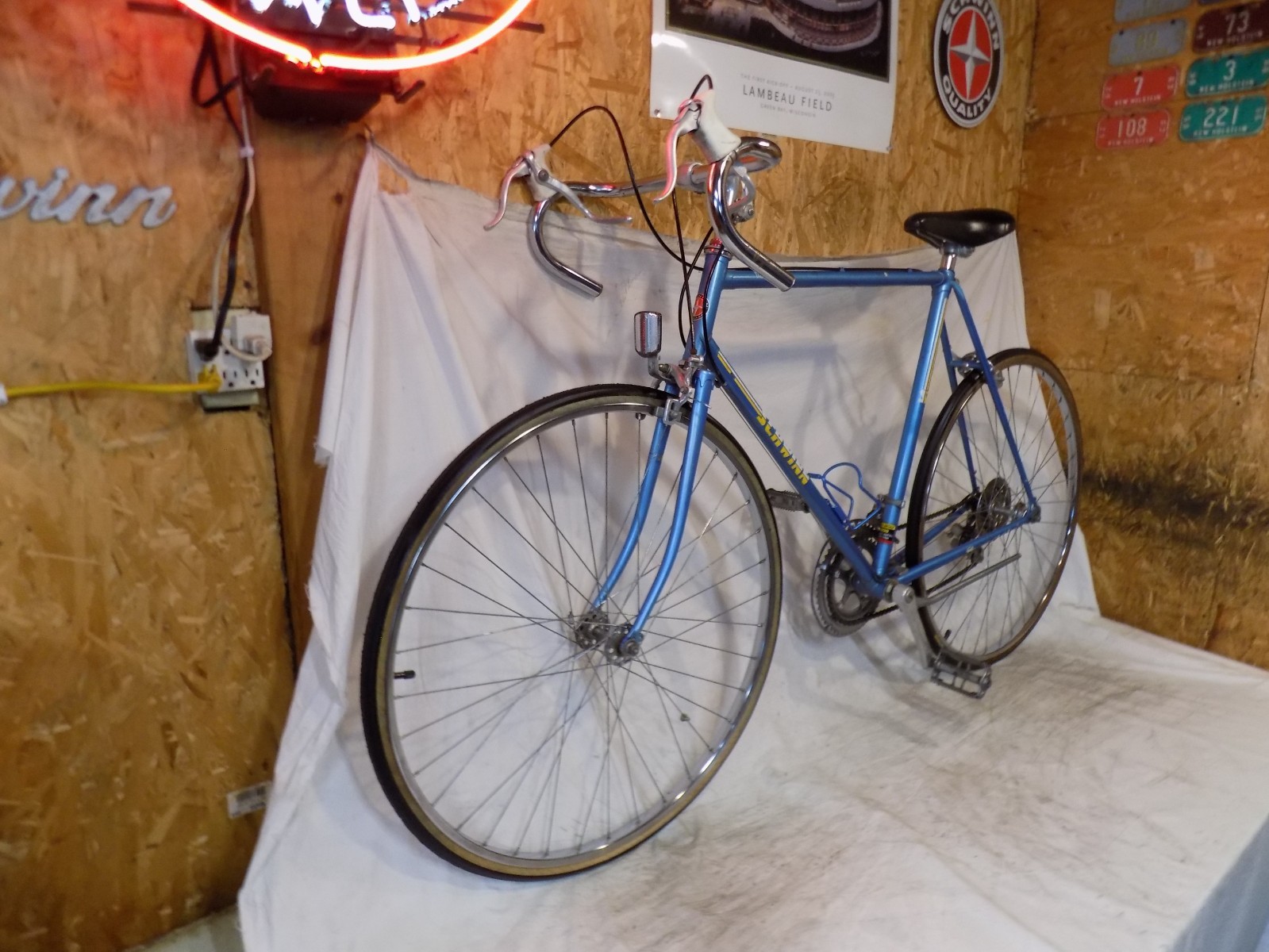 1980s SCHWINN TRAVELER MENS 10-SPEED ROAD BIKE WORLD SPORT SUPER VOYAGEUR LETOUR