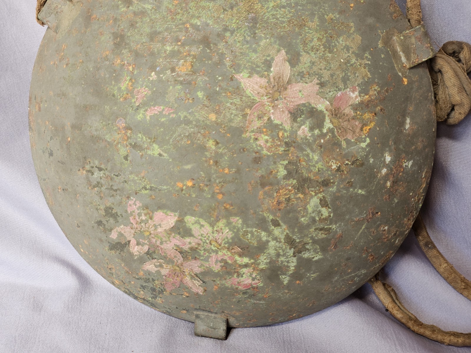 ORIGINAL AMERICAN CIVIL WAR SMOOTH SIDE CANTEEN WITH PAINTED FLOWERS AND STRAP