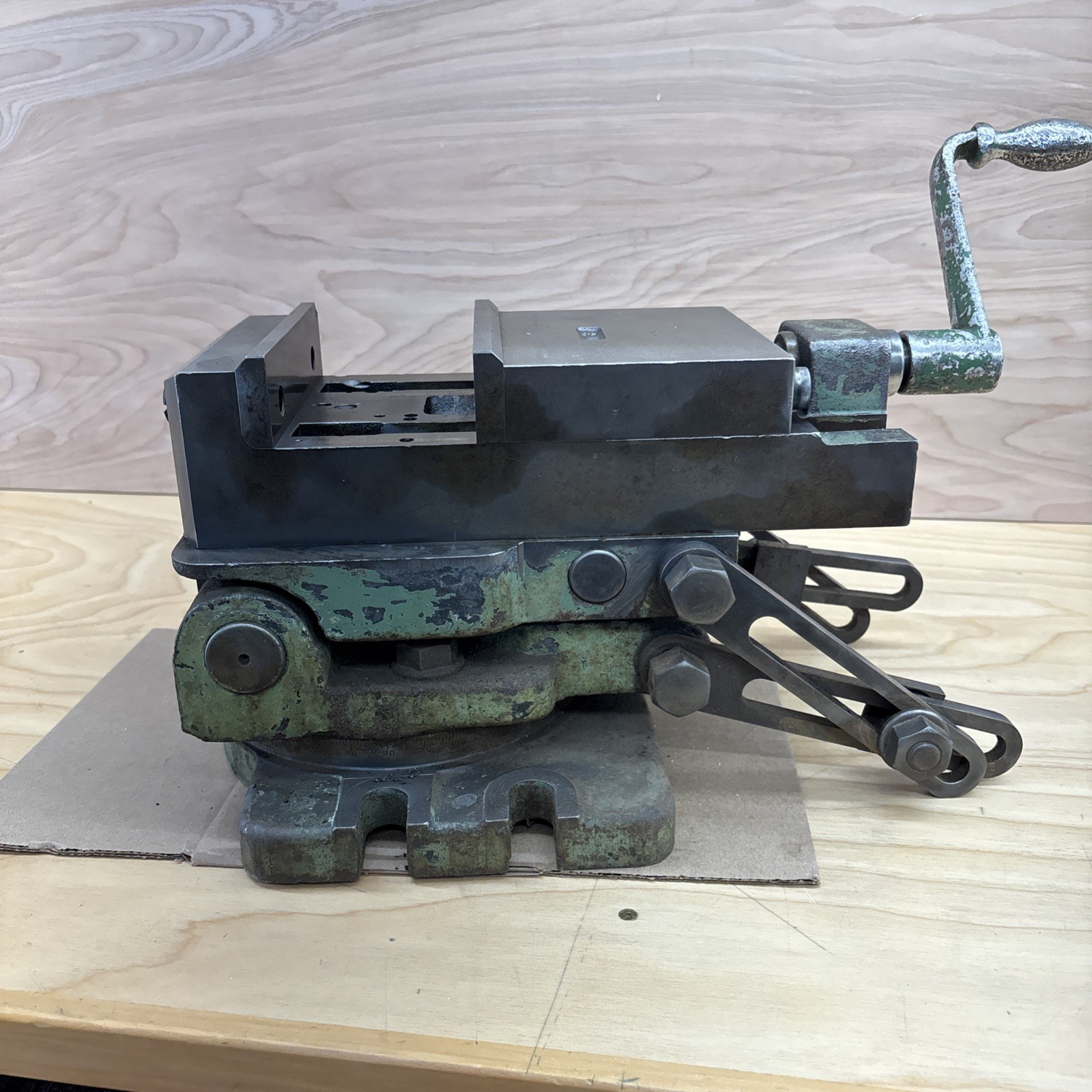 Brown & Sharpe No 3 Universal Tilting Vise 6” Jaw Double Swivel Base