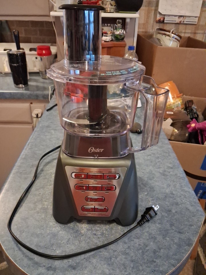 Oster Pro 1200 Food Processor In Very Nice Condition! Works Great!