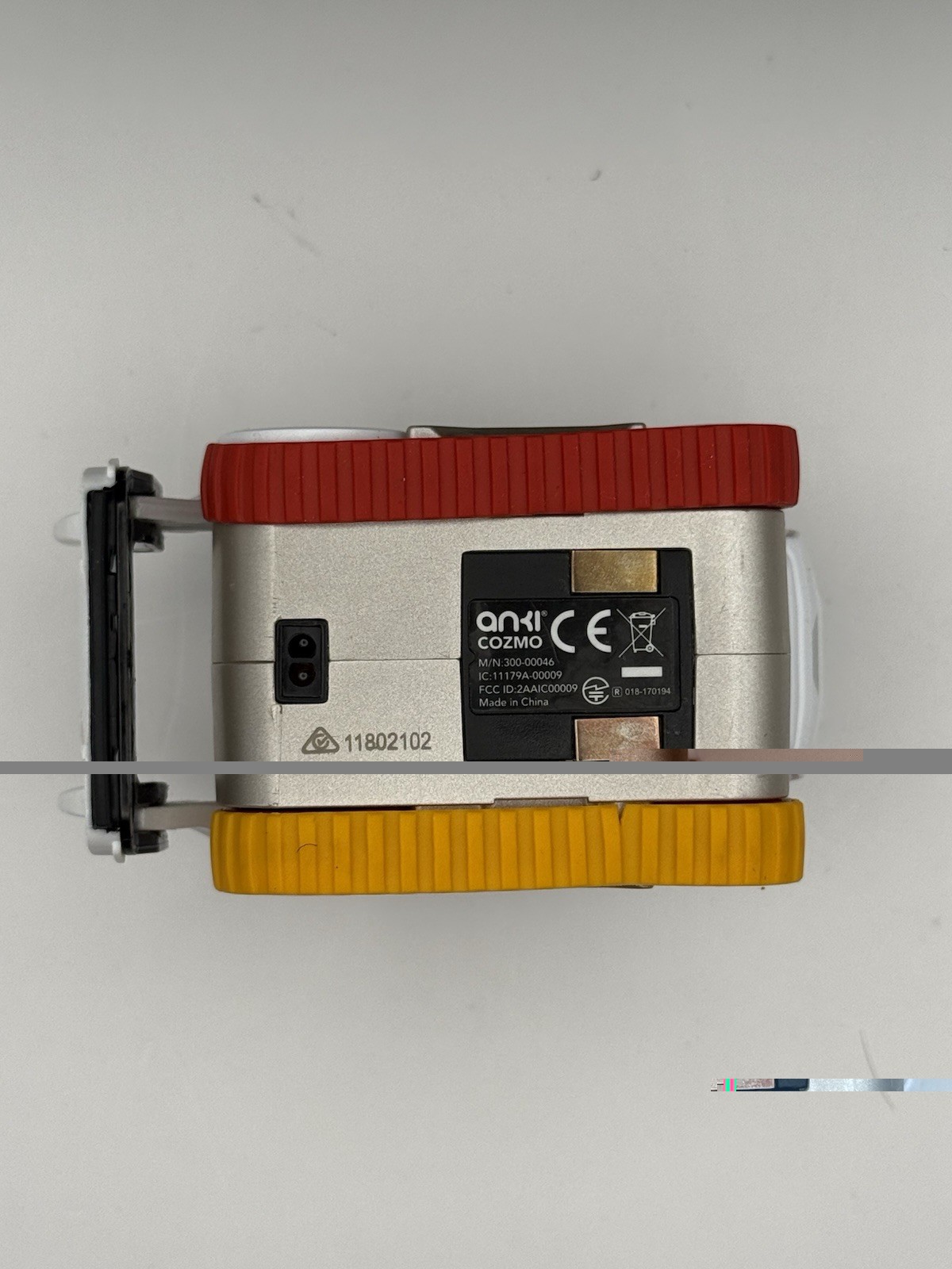 Anki 300-00046 Cozmo Robot With 3 Cubes Charger Case And More POWERS ON; AS-IS!