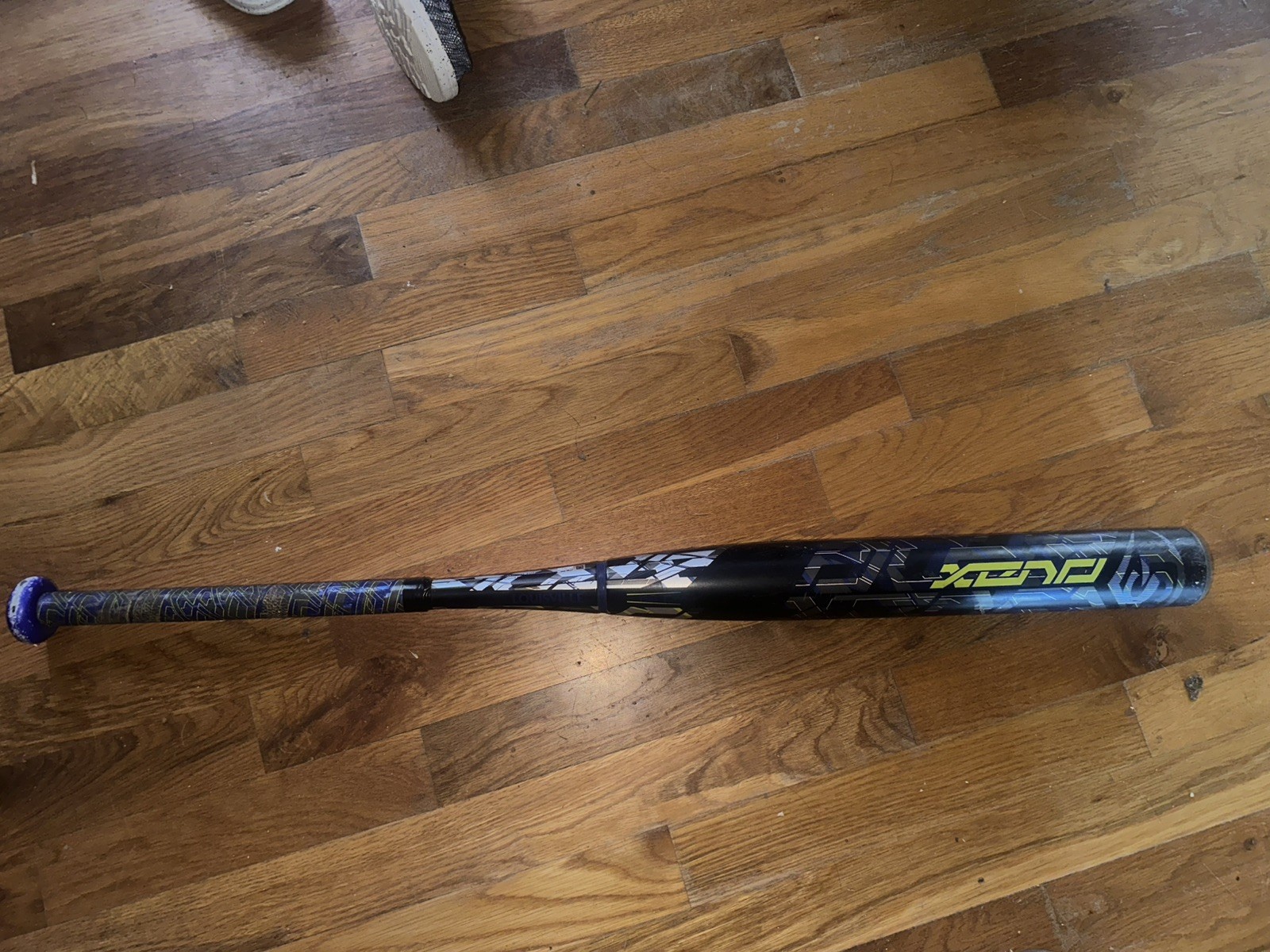 2024 Lousiville Xeno 33 Drop -10 Fastpitch Softball Bat