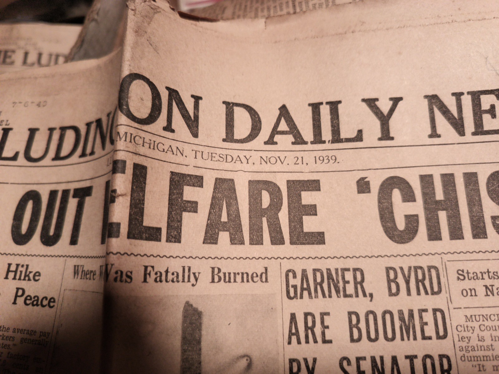 Vintage (World War 2 ERA) Ludington Daily News MI Tues Nov 21st 1939 World News